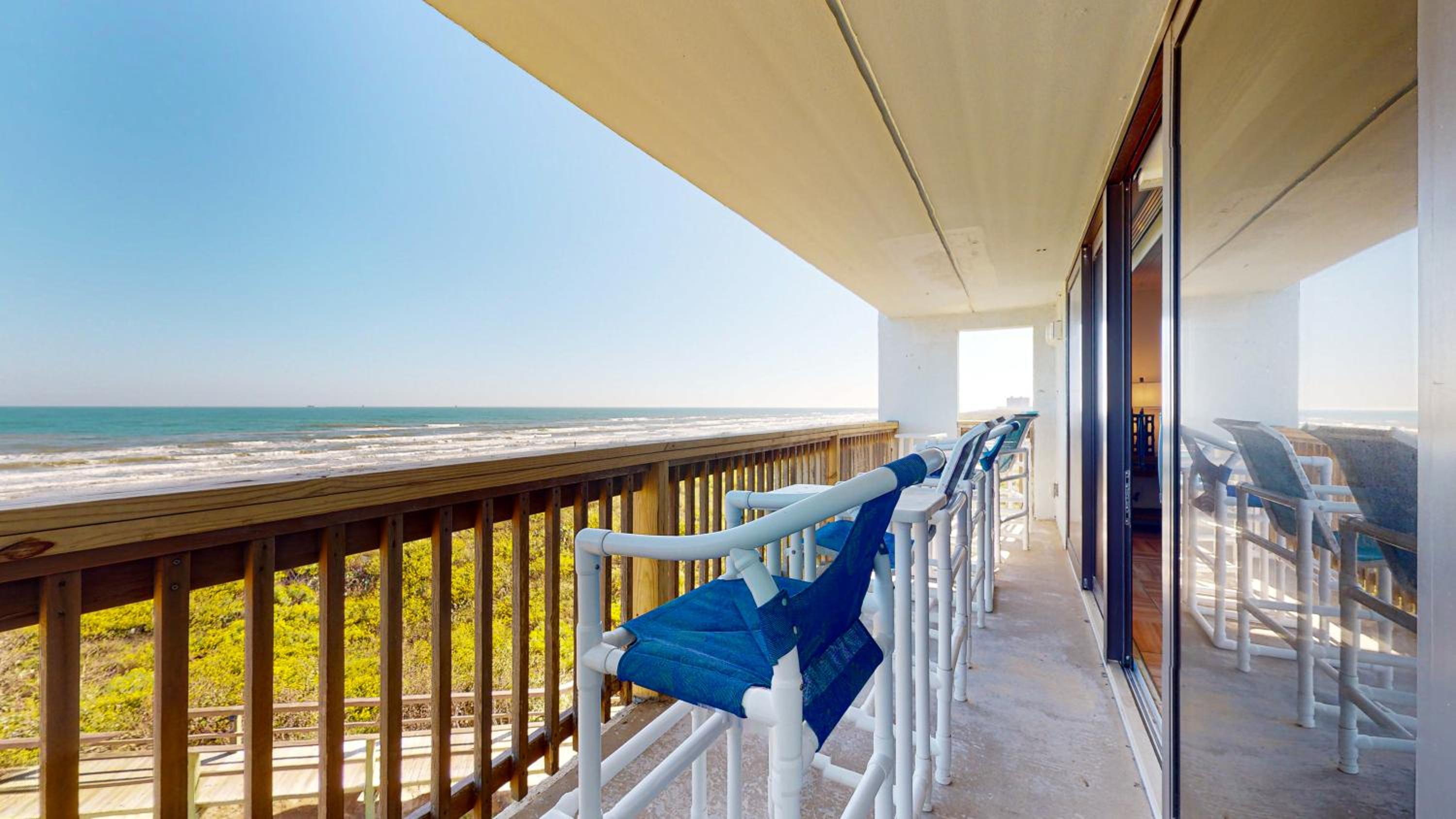 MT304 Beautiful Newly Remodeled Condo with Gulf Views, Beach Boardwalk and Communal Pool Hot Tub view 4