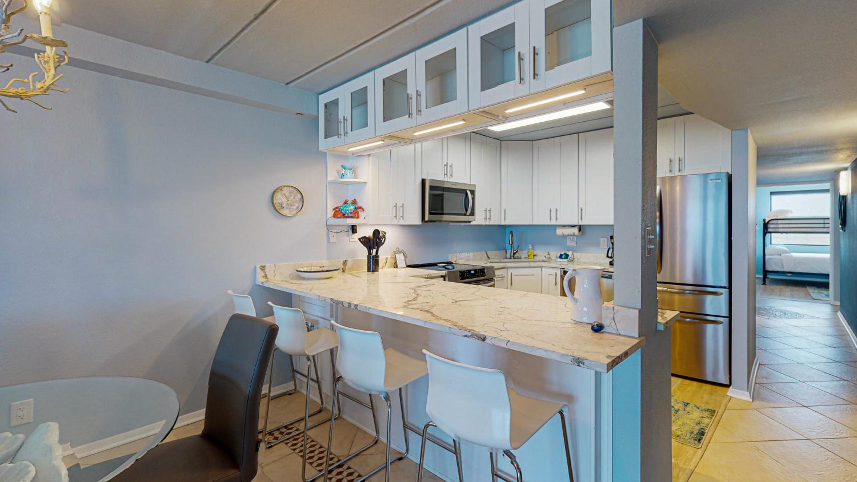MT501 Beautiful Newly Remodeled Condo with Gulf Views, Beach Boardwalk and Communal Pool Hot Tub view 3