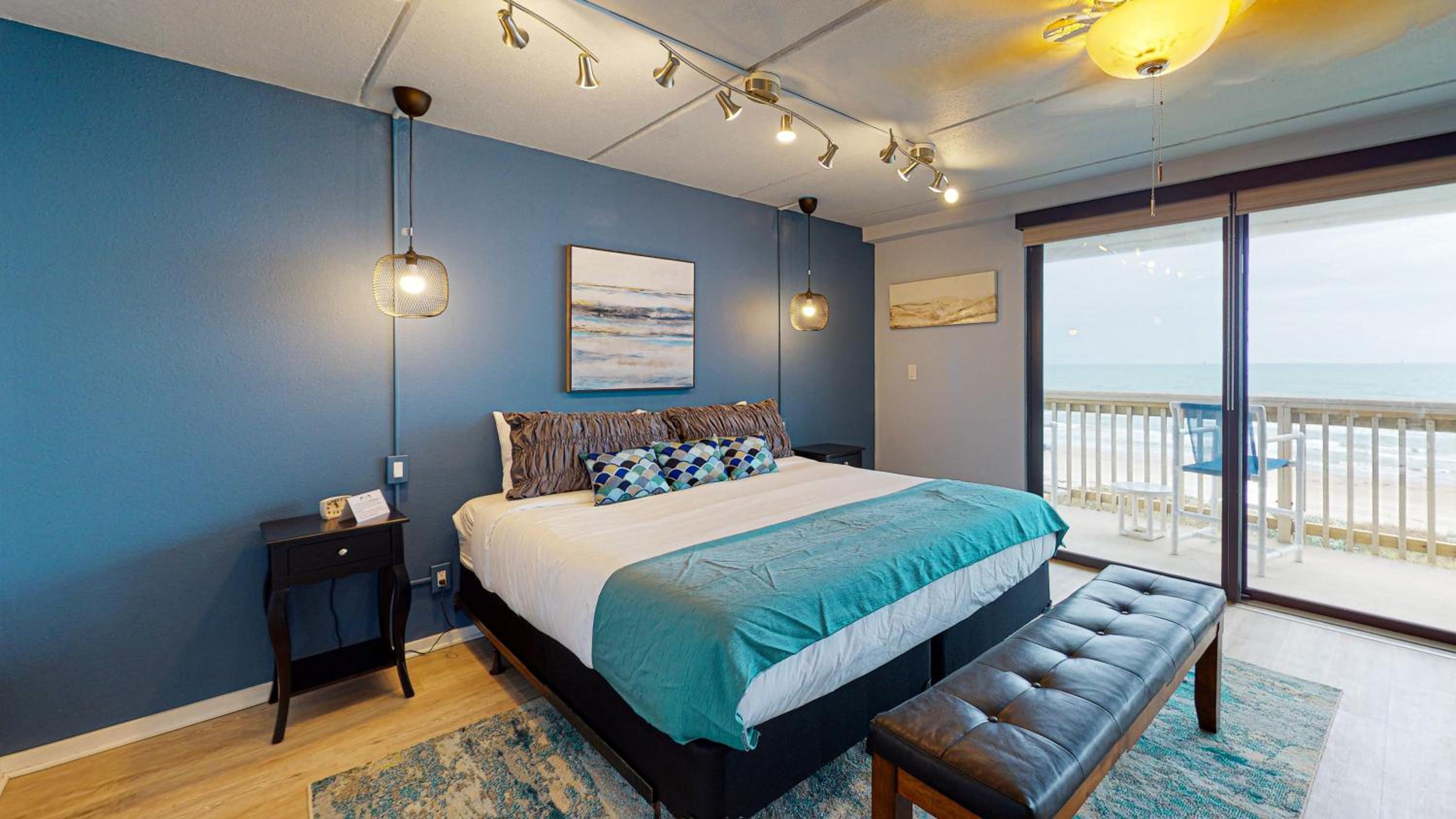 MT501 Beautiful Newly Remodeled Condo with Gulf Views, Beach Boardwalk and Communal Pool Hot Tub view 4
