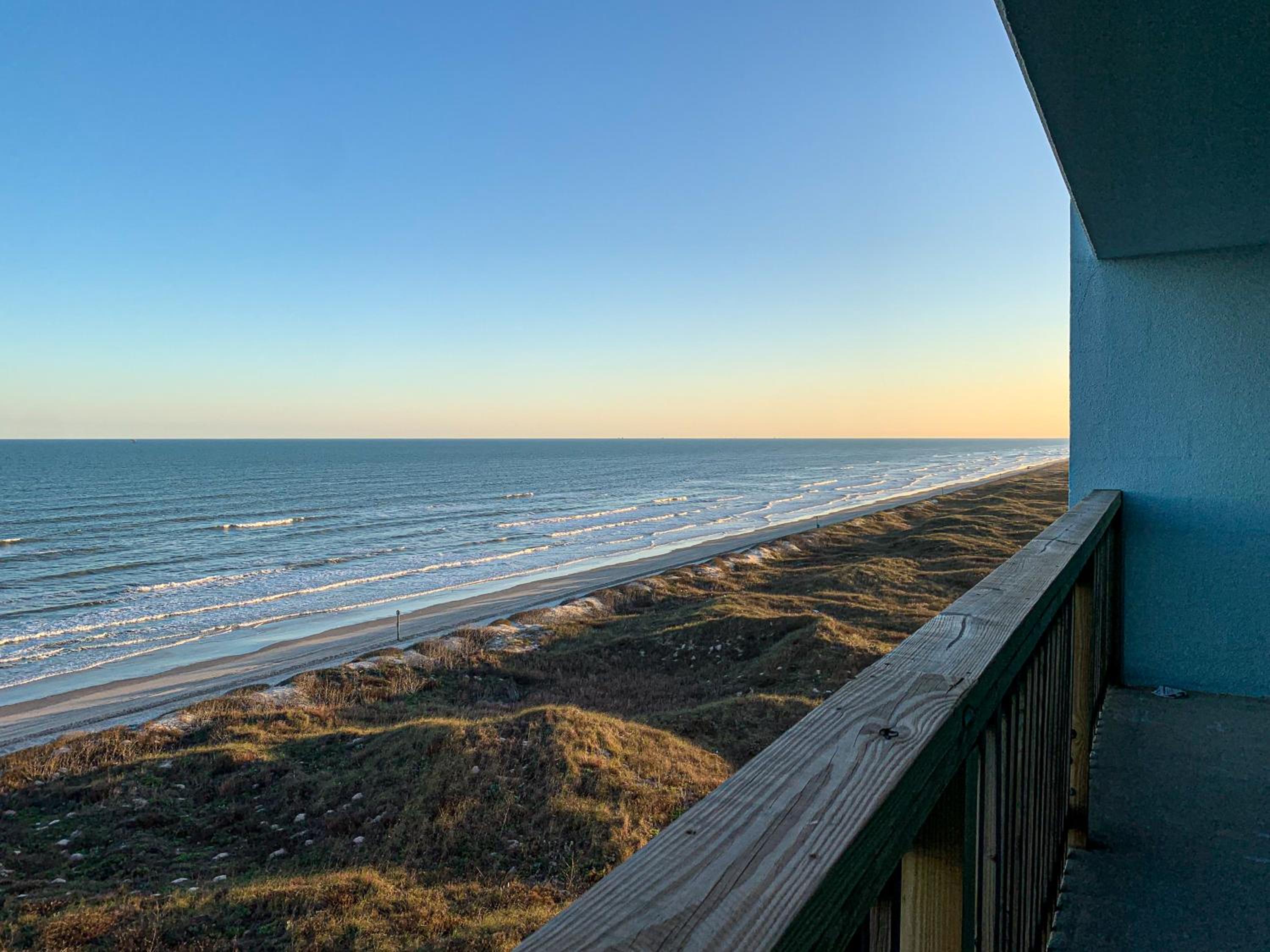 MT803 Beautiful Newly Remodeled Condo with Gulf Views, Beach Boardwalk and Communal Pool Hot Tub view 4