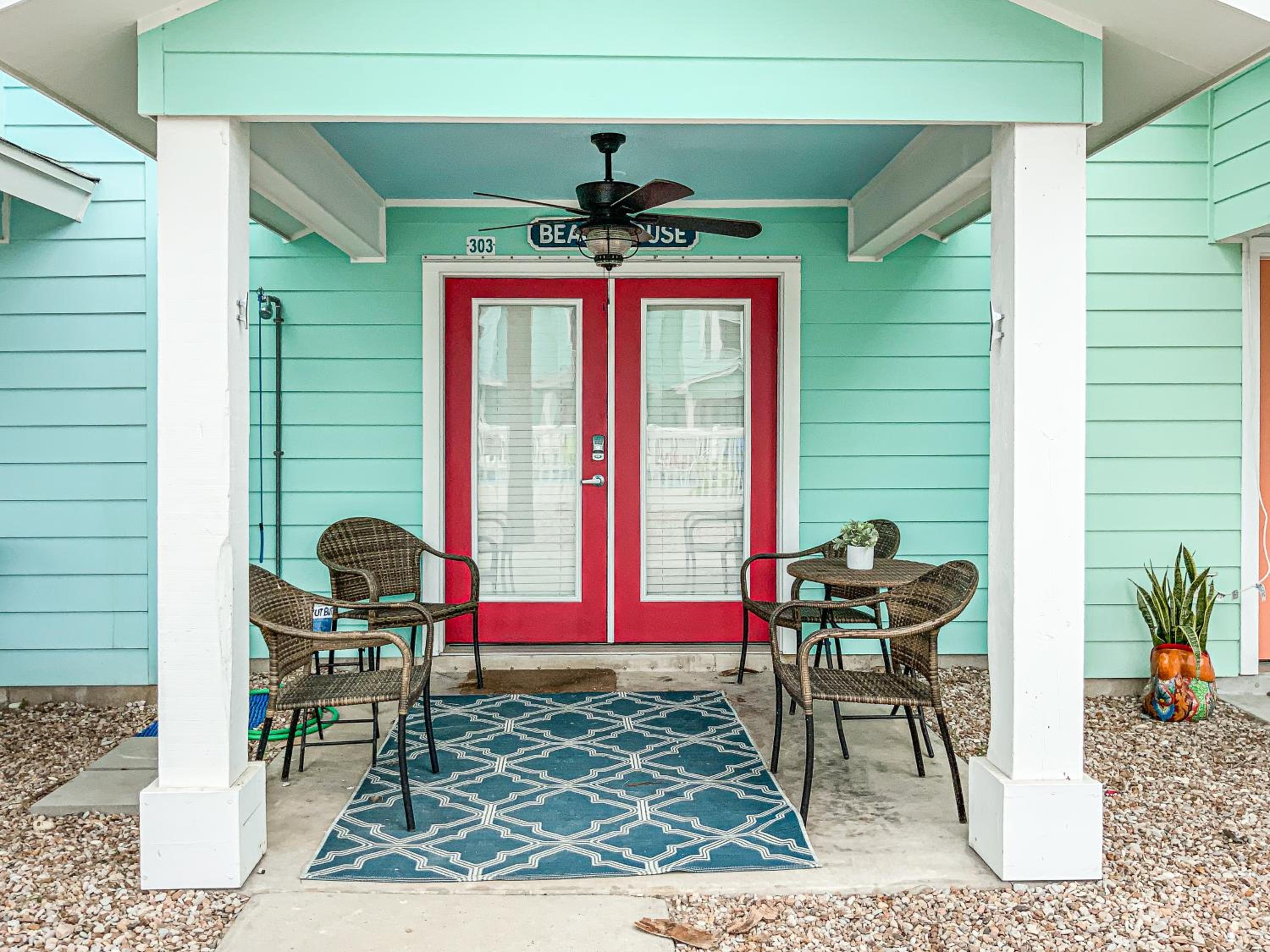 TC303 Townhome Located in Town, Close to beach, Shared Pool, Pet Friendly view 3