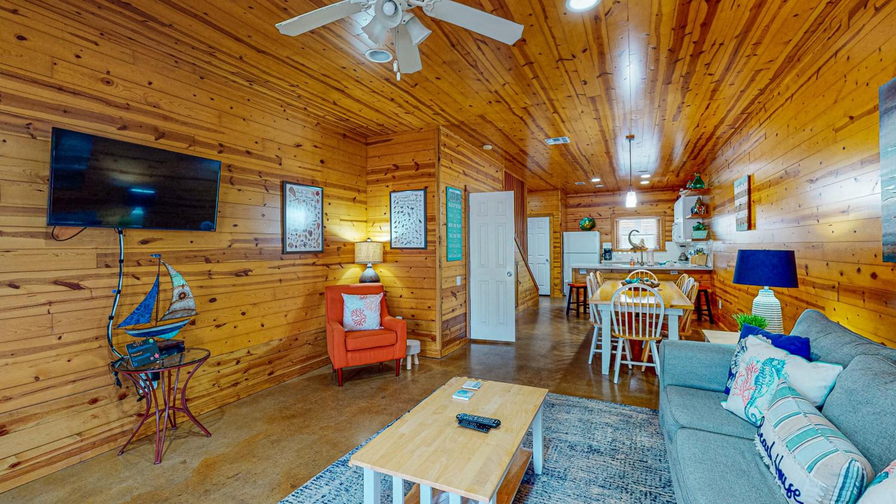 TC303 Townhome Located in Town, Close to beach, Shared Pool, Pet Friendly view 4