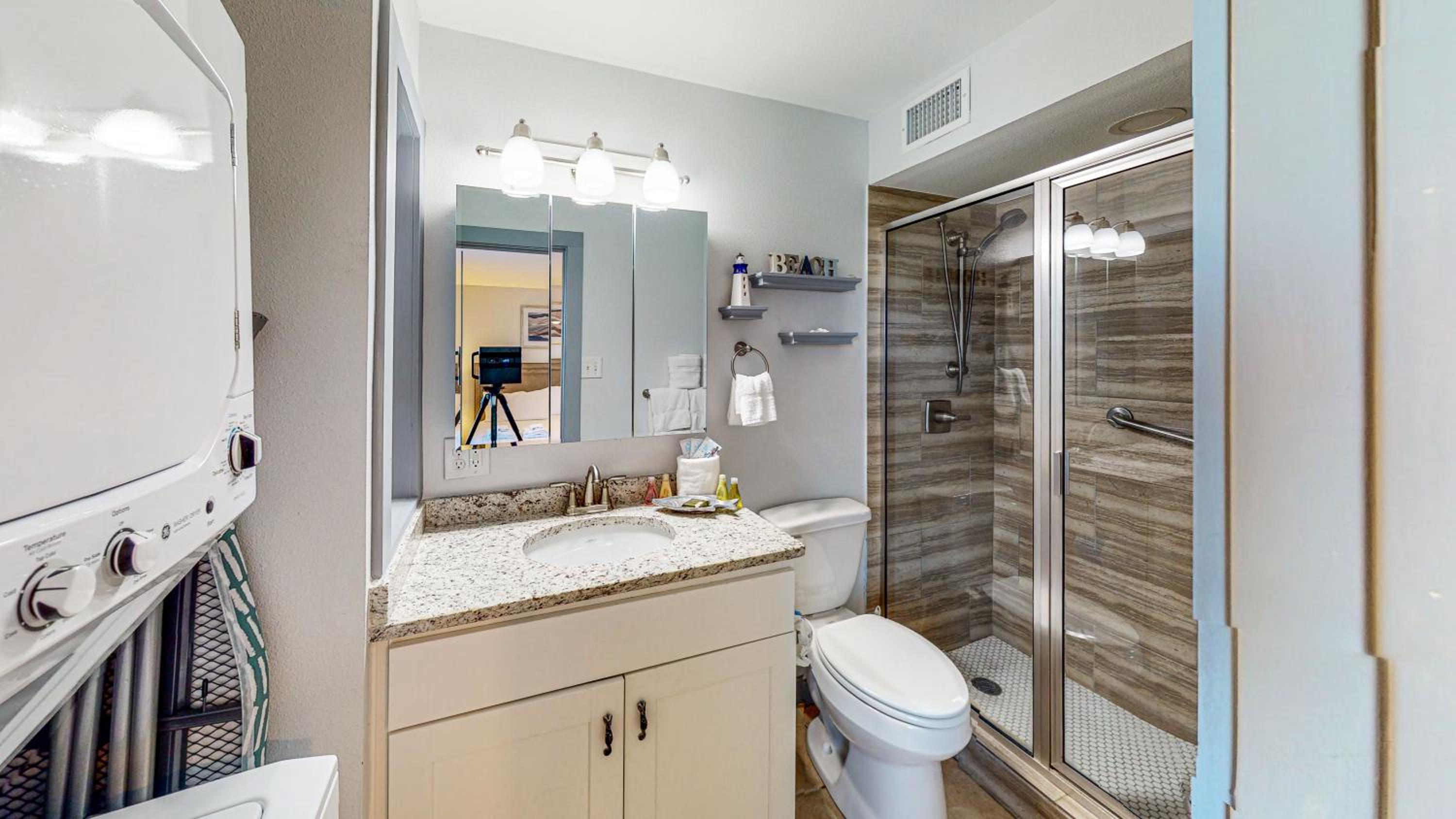 EC103 Newly Remodeled Ground Floor Condo, Boardwalk to Beach, Shared Pool and Grill view 3