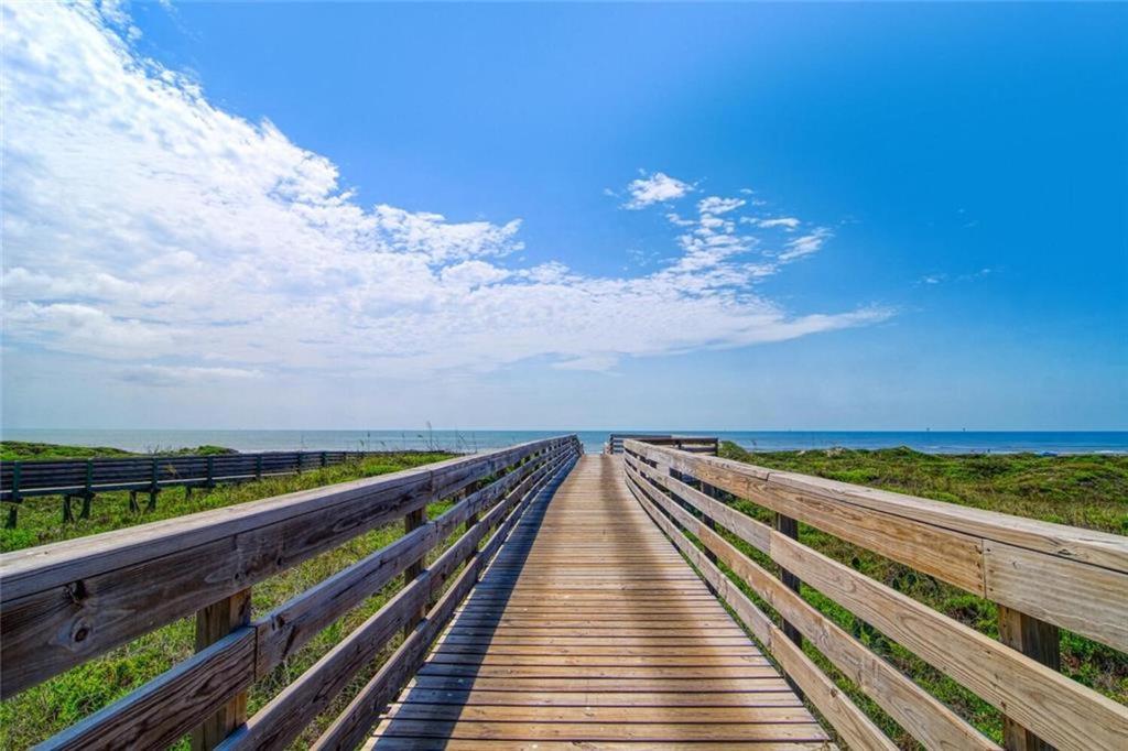 EC103 Newly Remodeled Ground Floor Condo, Boardwalk to Beach, Shared Pool and Grill view 4