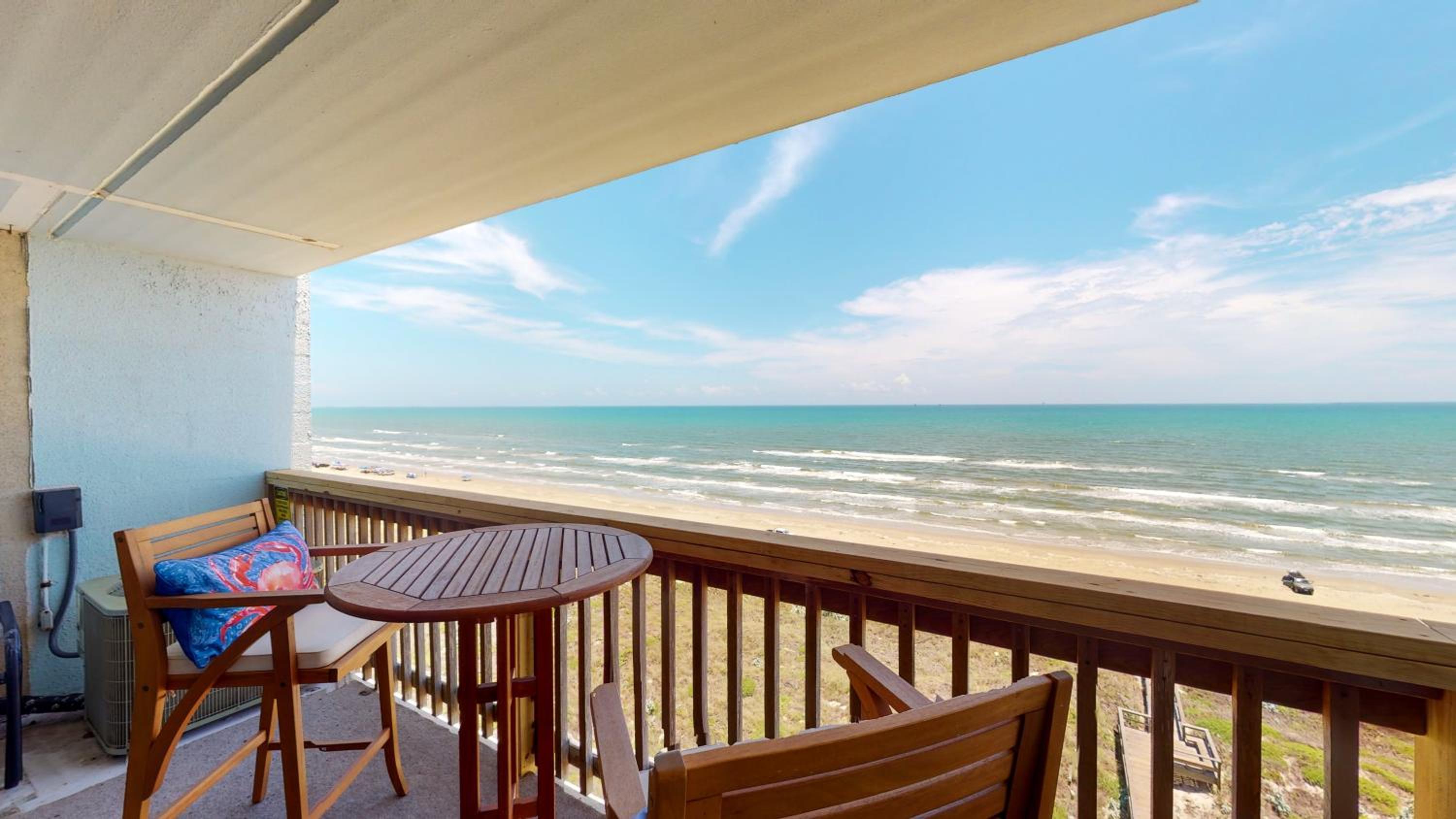 MT903 Beautiful Newly Remodeled Condo with Gulf Views, Beach Boardwalk and Communal Pool Hot Tub view 3