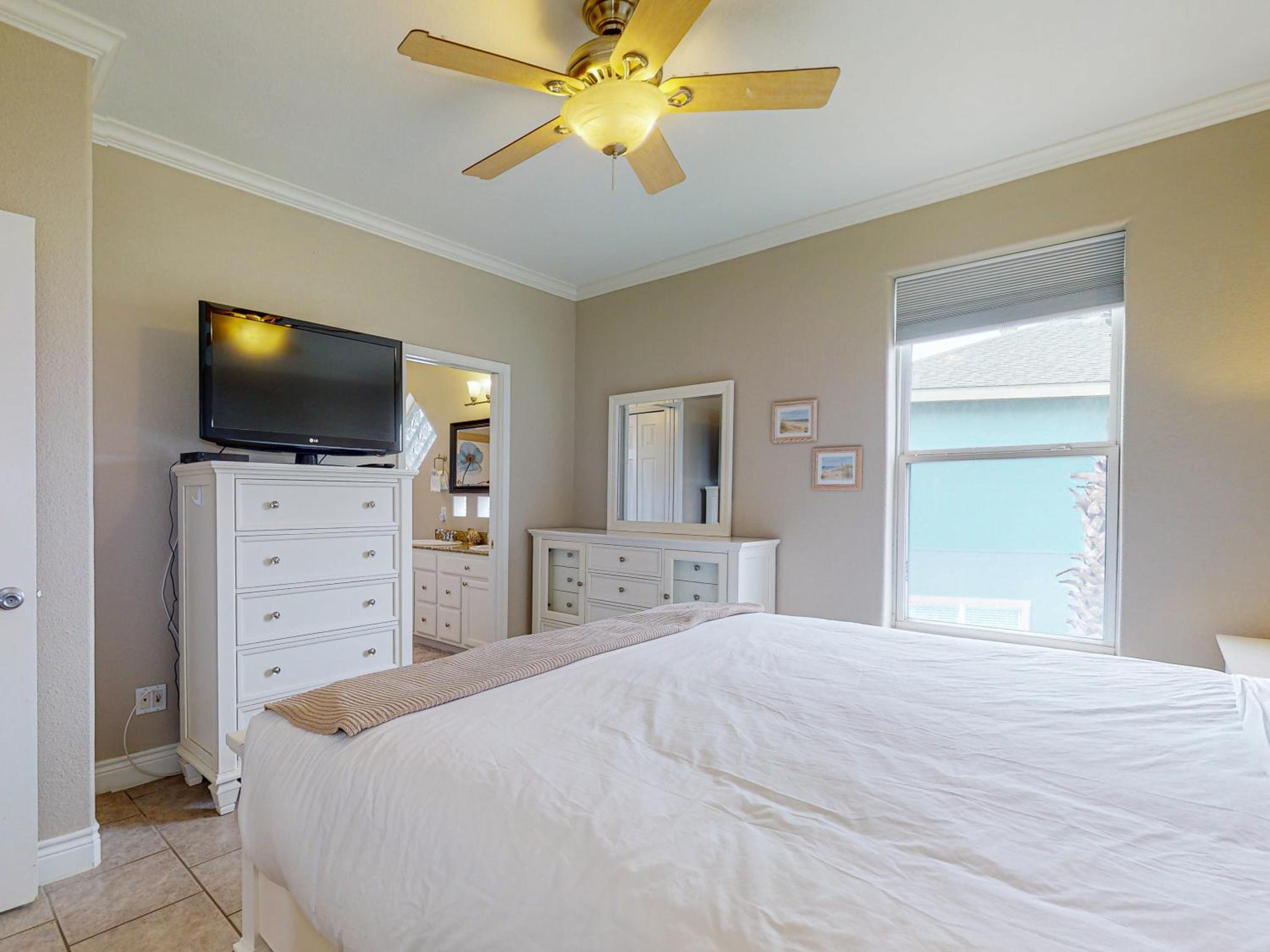 Easy Breezy SHF2 Great Views Sand Hill 2 BD Close to the Beach Shared Heated Pool view 5