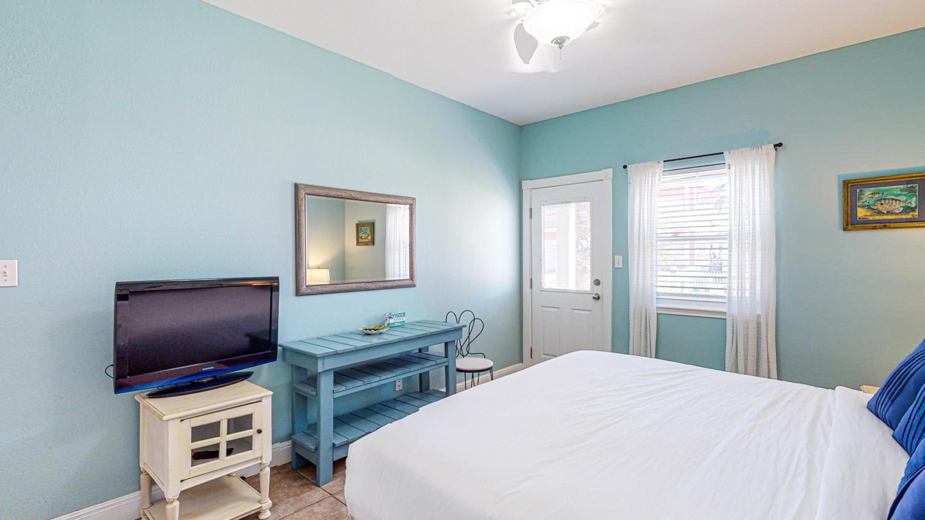 FD191 Spacious Home, 2 Shared Pools, Boardwalk, 3rd Level Eagle's Nest and Golf Cart House view 4