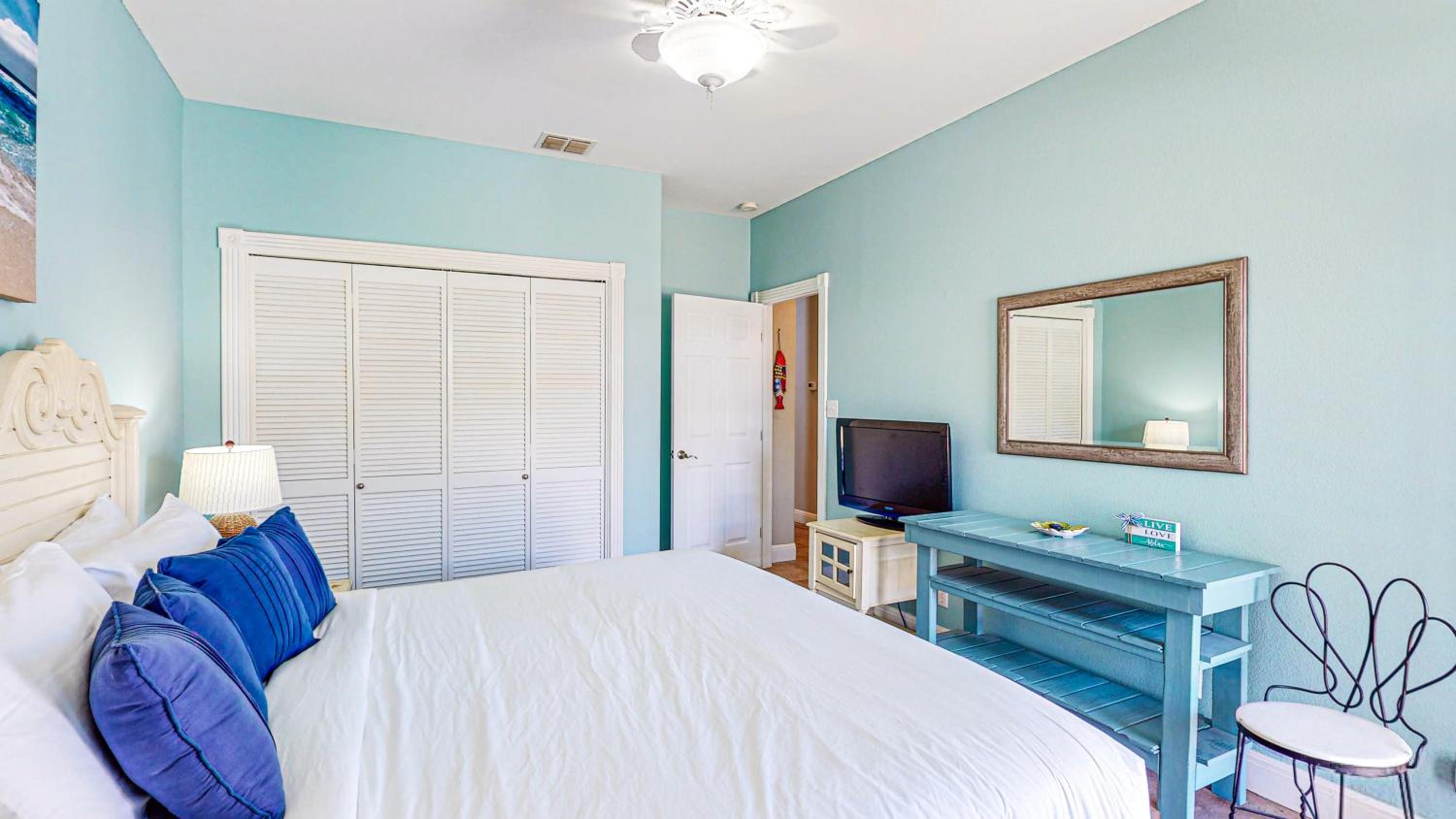 FD191 Spacious Home, 2 Shared Pools, Boardwalk, 3rd Level Eagle's Nest and Golf Cart House view 5
