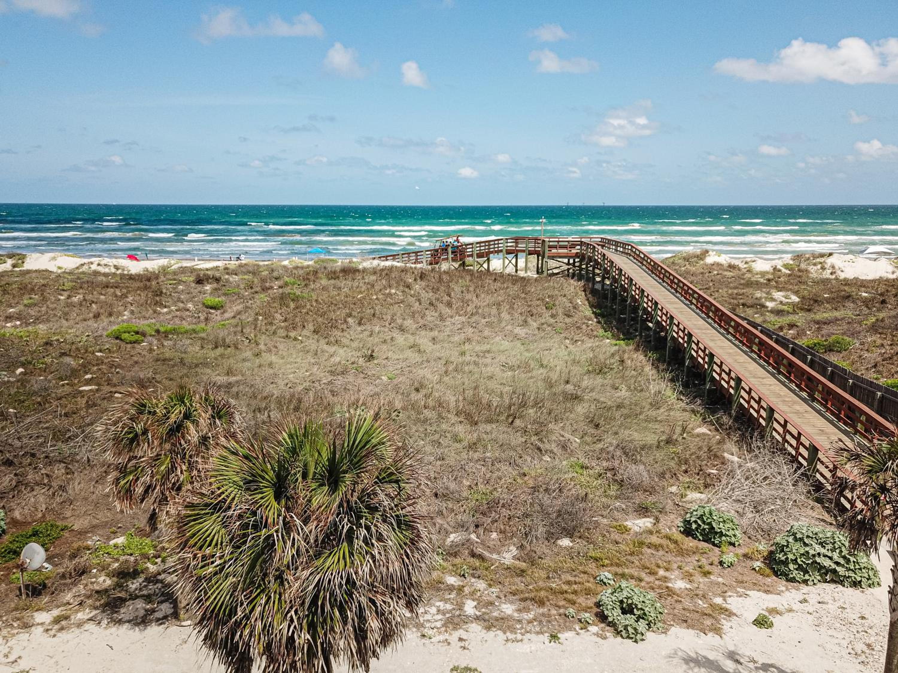 GUW101 Elegant 6BR Beachfront Home with a Private Pool, Boardwalk, Unobstructed Gulf Views view 3