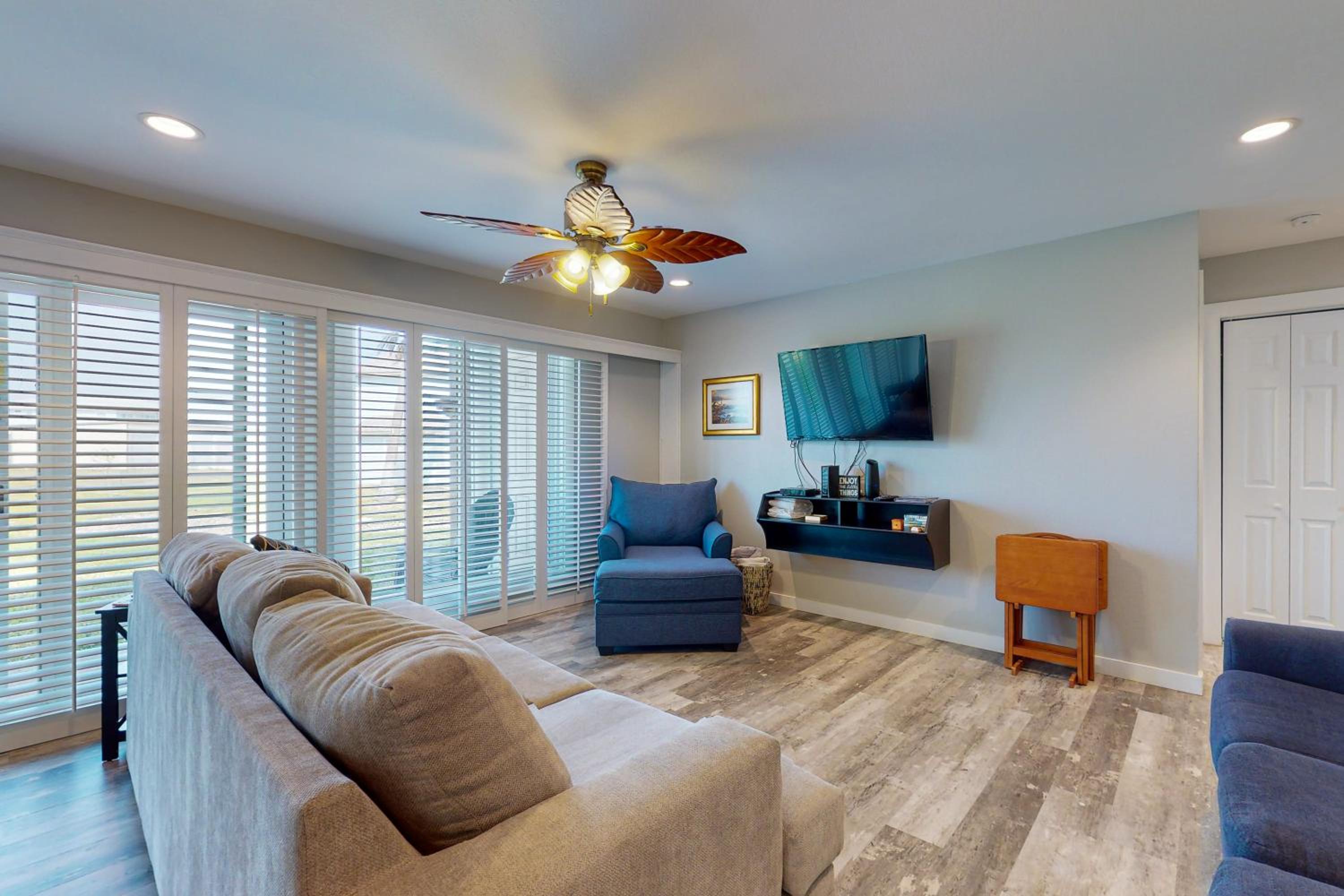 AH-C110 Newly Remodeled 1st Floor Condo, Pets allowed, Shared Pool Hot Tub, Near Marina view 4