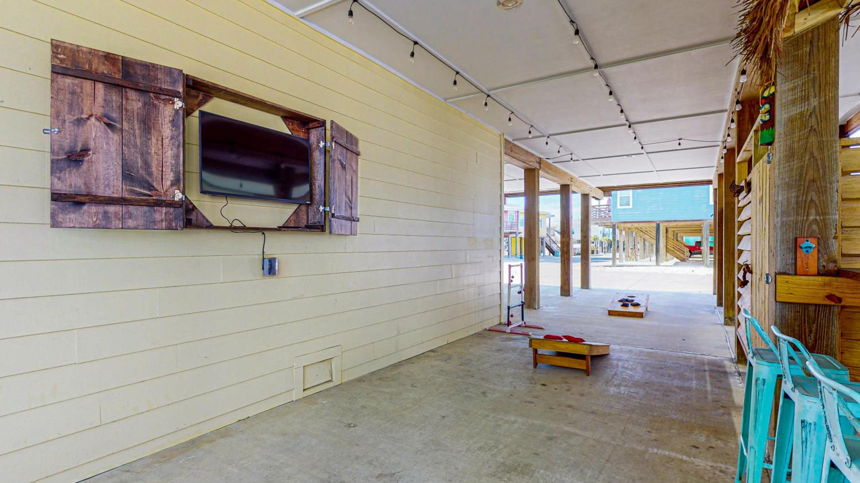 OV32 Ocean Village Beach House on Stilts located near the Beach with a Shared Pool view 3