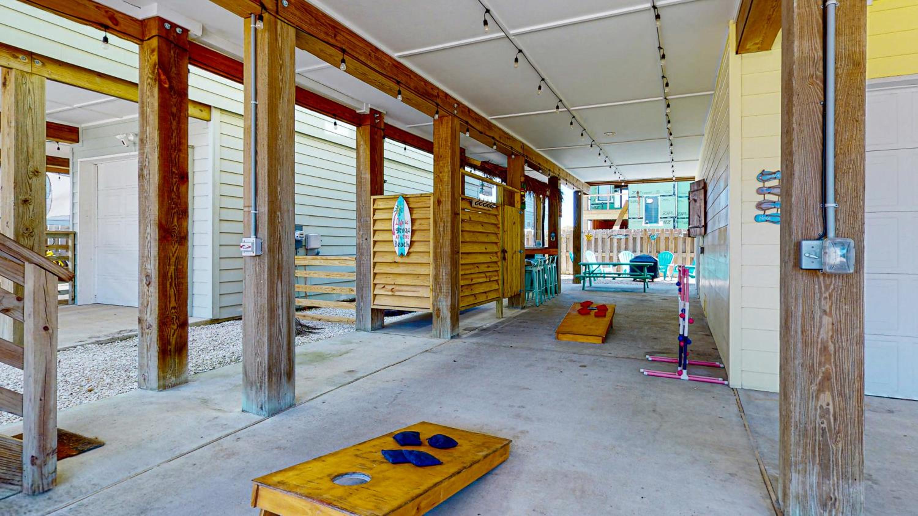OV32 Ocean Village Beach House on Stilts located near the Beach with a Shared Pool view 4