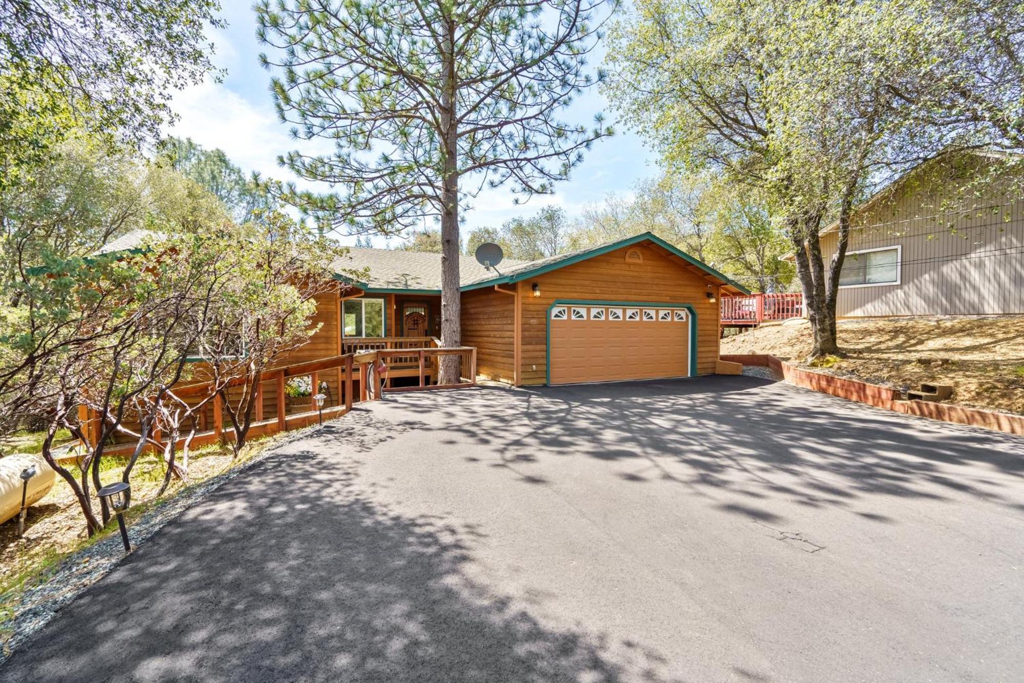 The Nut House - Lovely Home with Hot Tub view 4