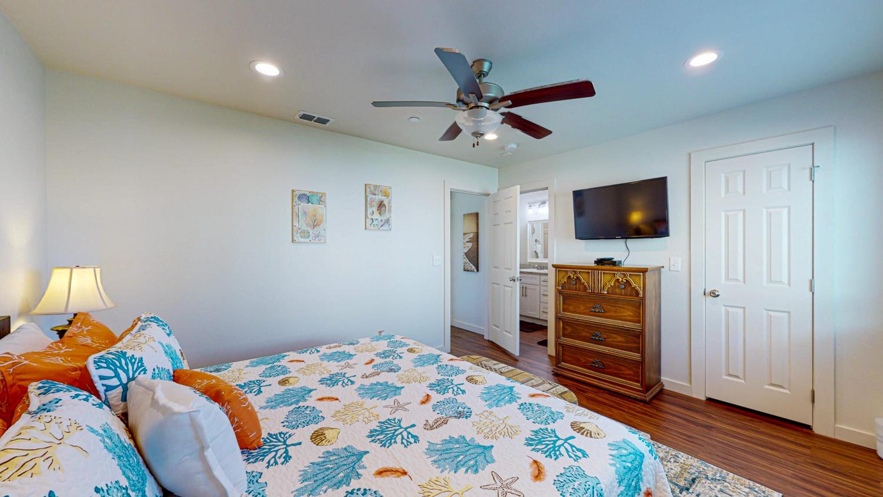 AH-J135 Paloma Vibes Beautiful Condo Near Marina, Shared Pool and Hot Tub, Pet Friendly view 4