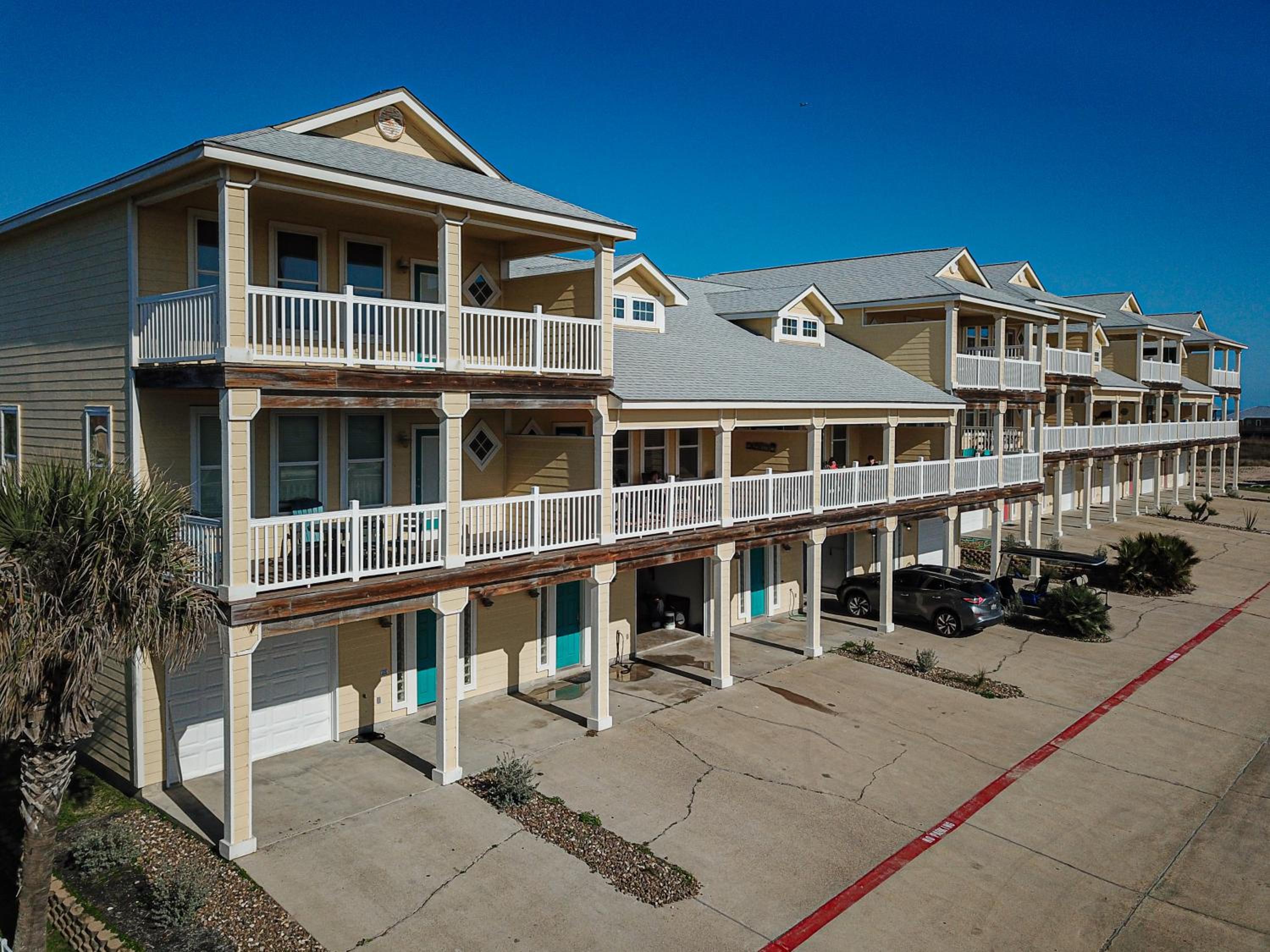 SHC1 3BR Townhome, Near Beach, Shared Heated Pool, 3 Balconies view 5