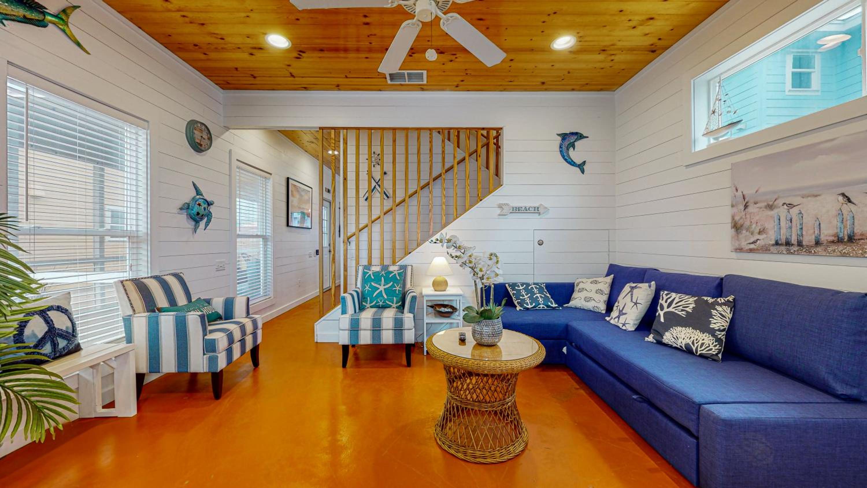 RP10 Unique Beach House, Screened in Porch, Shared Pool, Ample Parking, Outdoor Seating view 2