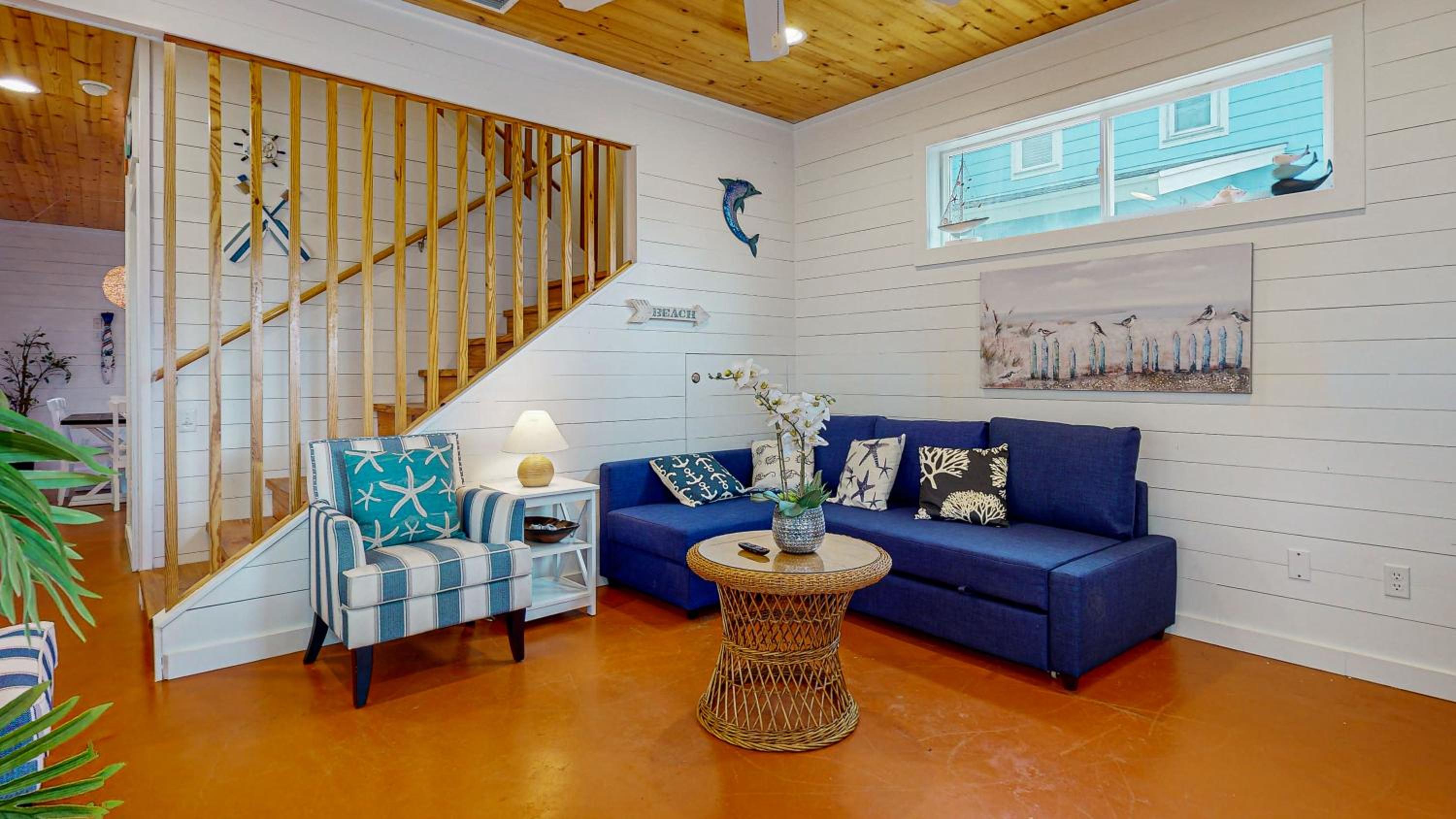 RP10 Unique Beach House, Screened in Porch, Shared Pool, Ample Parking, Outdoor Seating view 4