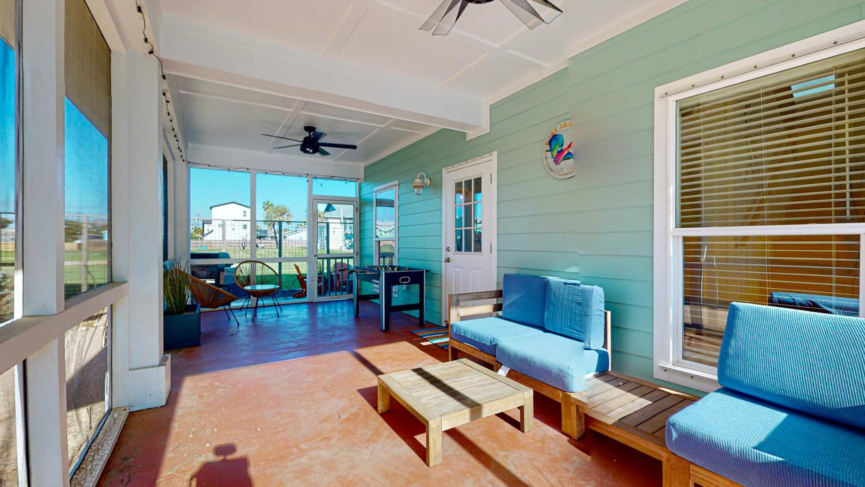 RP10 Unique Beach House, Screened in Porch, Shared Pool, Ample Parking, Outdoor Seating view 5