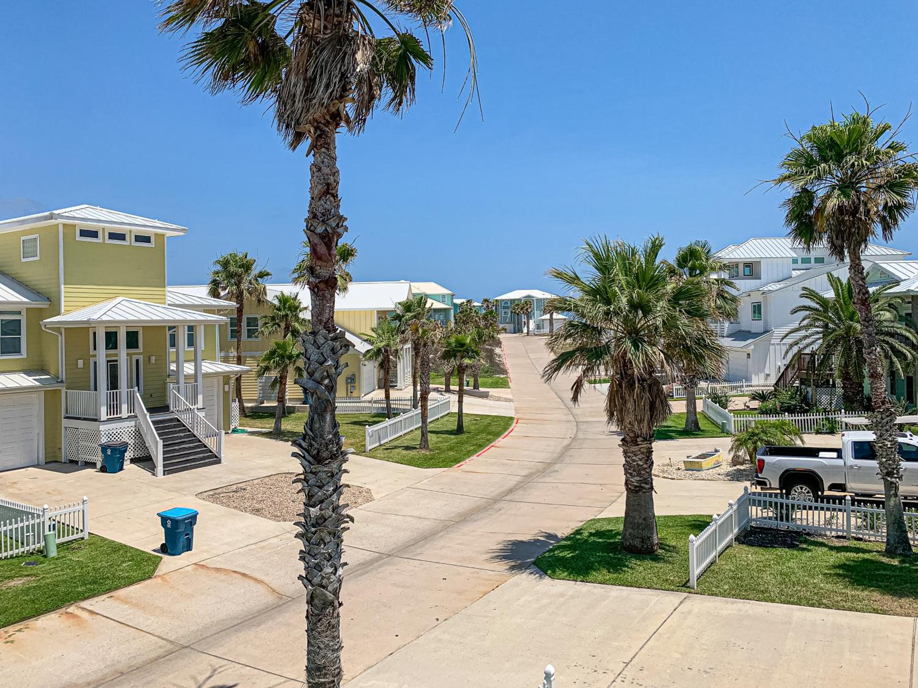 RD204 Beautiful Newly Built Home, Shared Pool, Beach Boardwalk and Golf Cart Included Entire Stay view 3