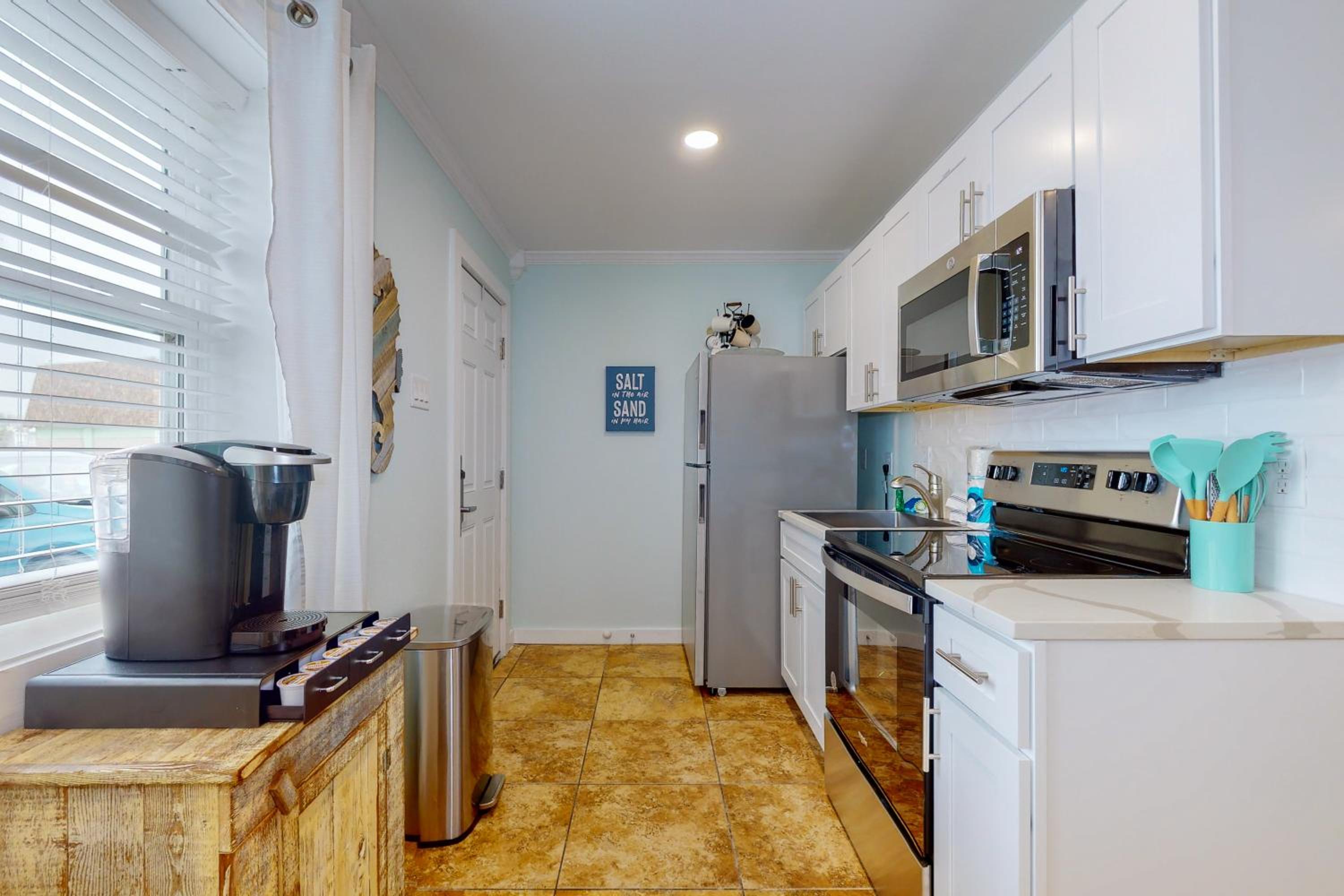 IR5 1st Floor Studio Condo, 2 Shared Pools, Boardwalks to Beach view 2