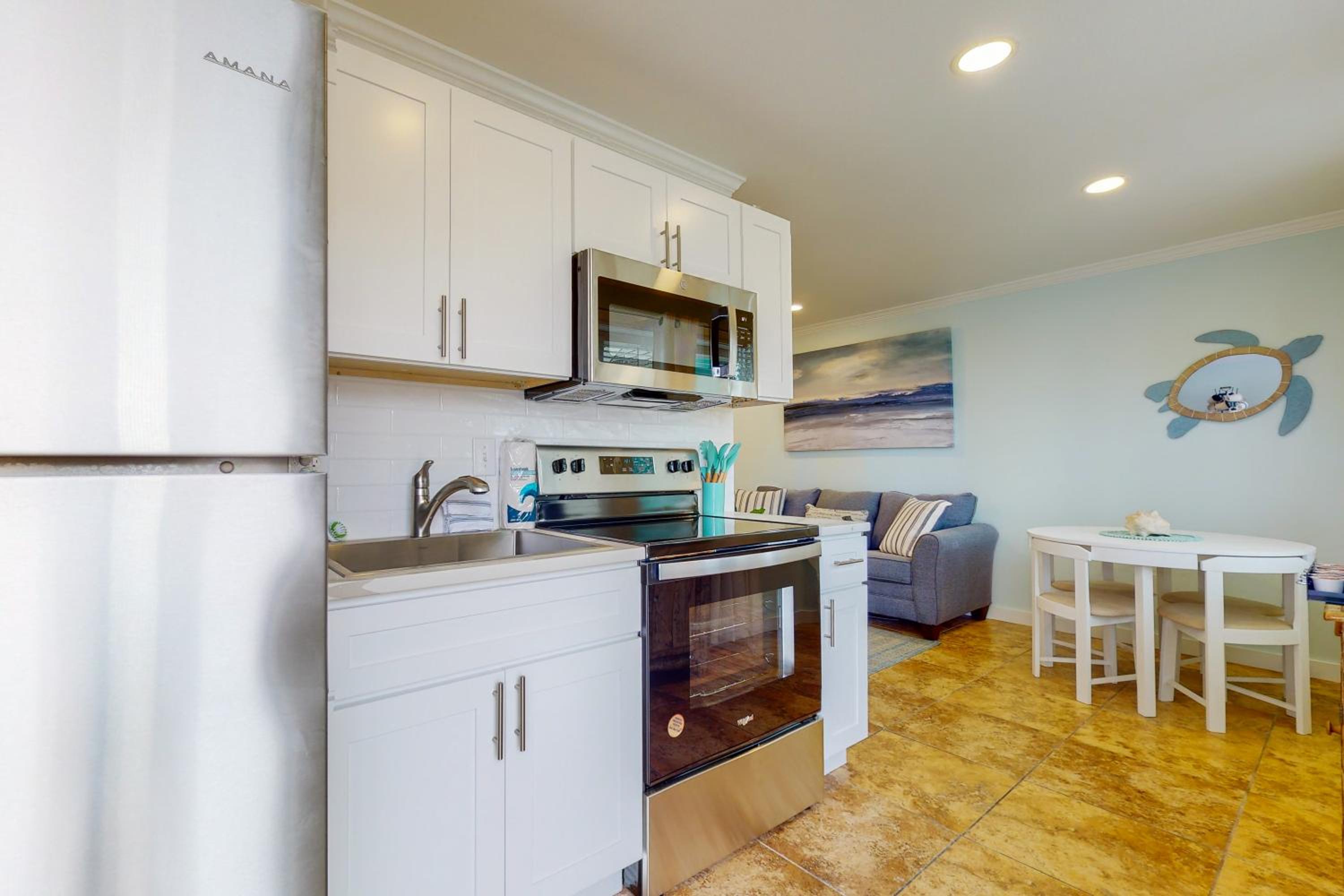 IR5 1st Floor Studio Condo, 2 Shared Pools, Boardwalks to Beach view 5