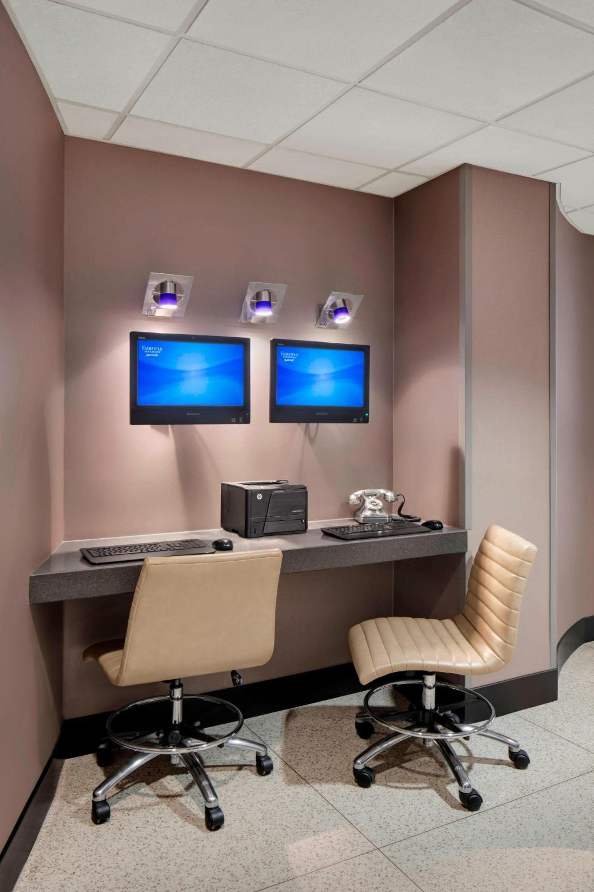 Chicago Vacations - Fairfield Inn and Suites Chicago Downtown/ Magnificent Mile - Property Image 1