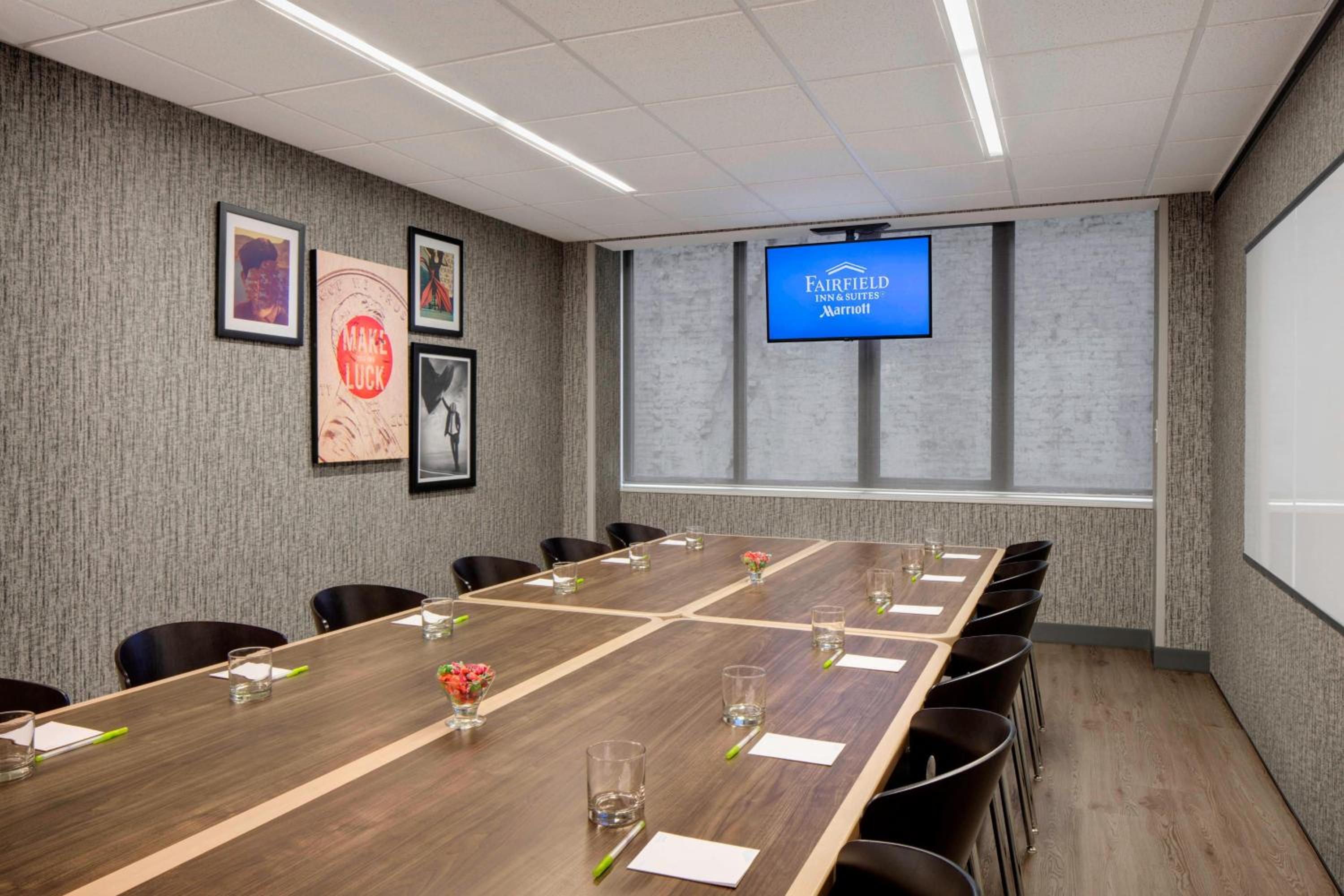 Chicago Vacations - Fairfield Inn and Suites Chicago Downtown/ Magnificent Mile - Property Image 5