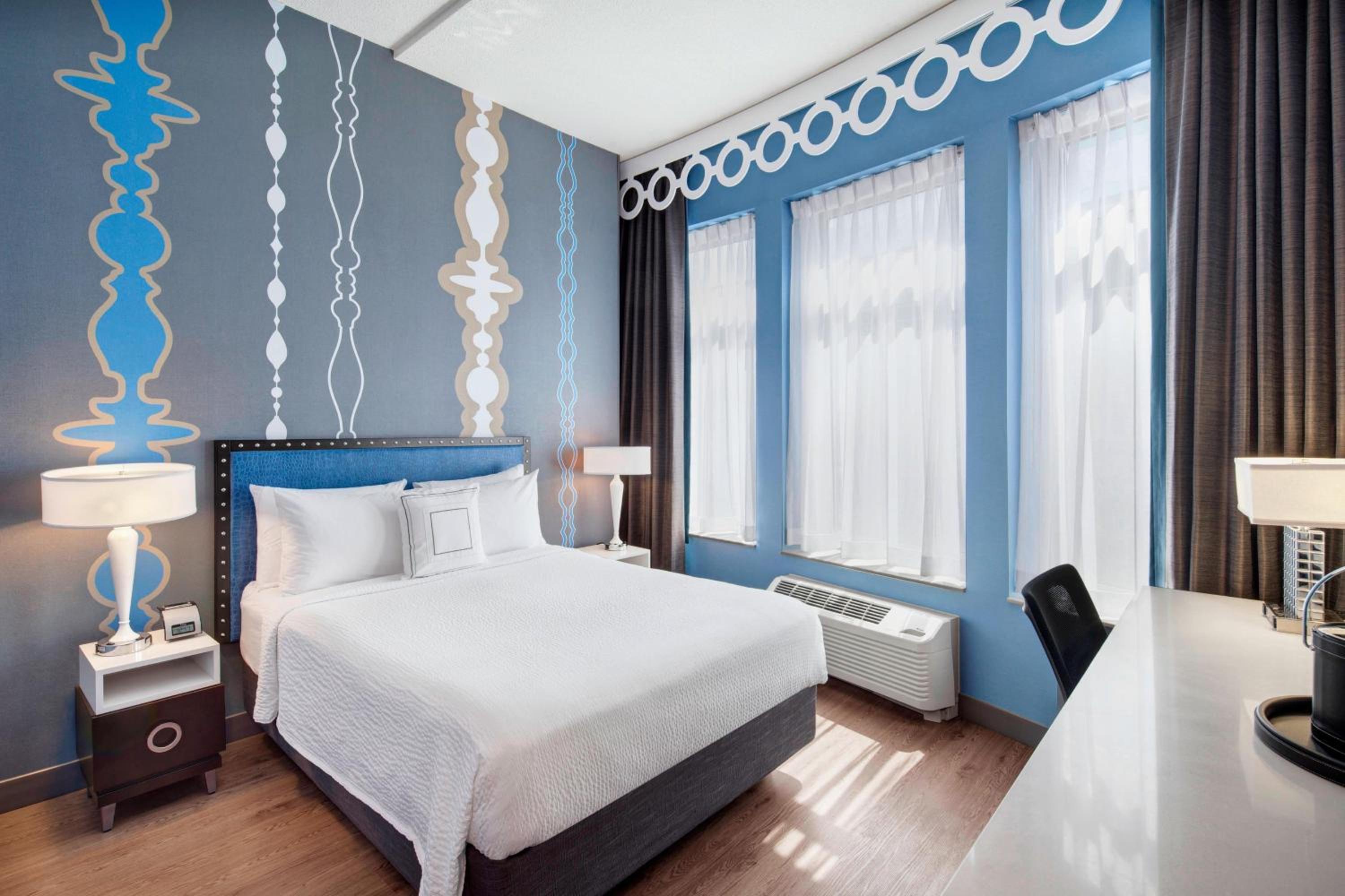 Chicago Vacations - Fairfield Inn and Suites Chicago Downtown/ Magnificent Mile - Property Image 16