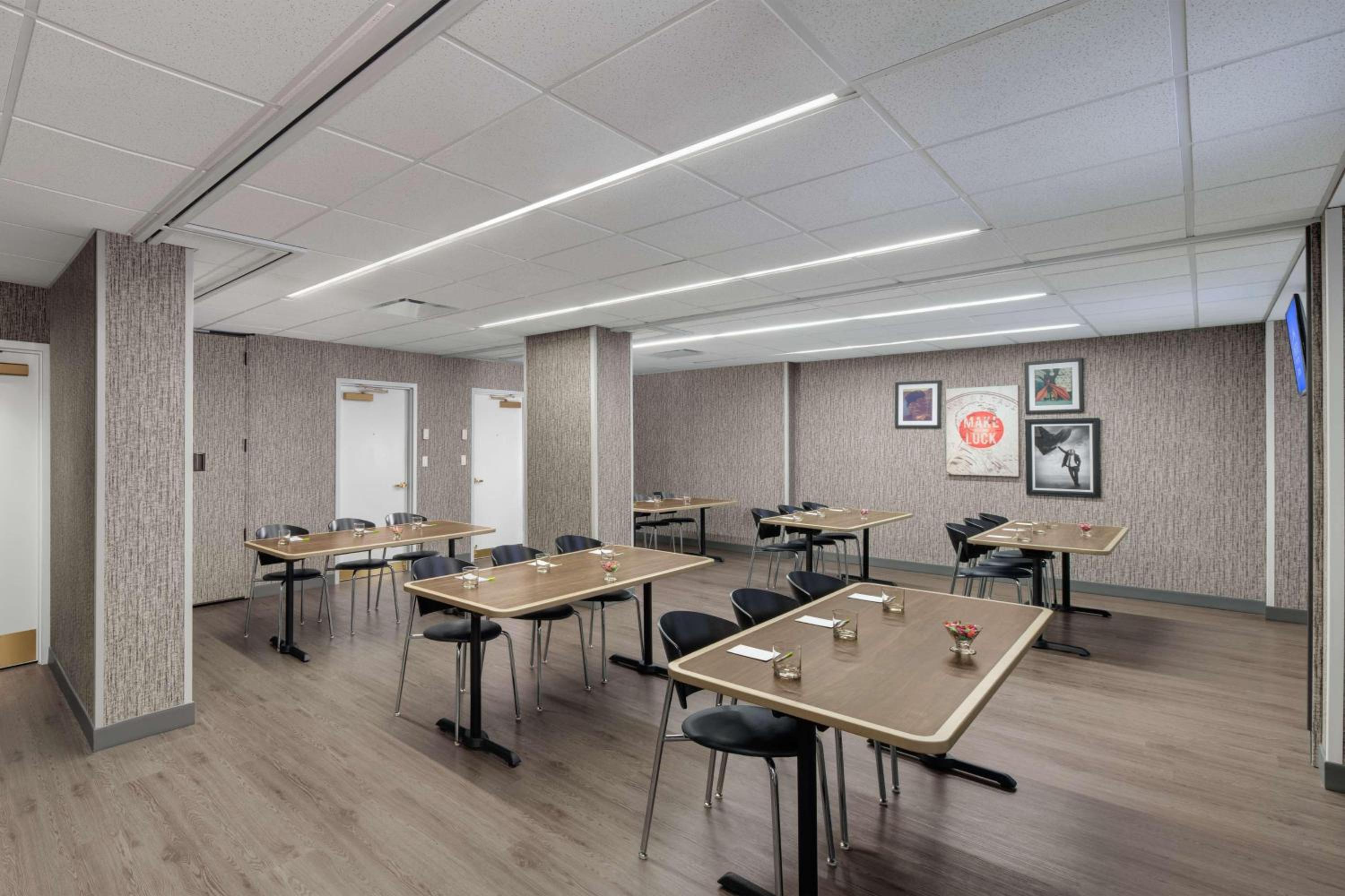 Chicago Vacations - Fairfield Inn and Suites Chicago Downtown/ Magnificent Mile - Property Image 3