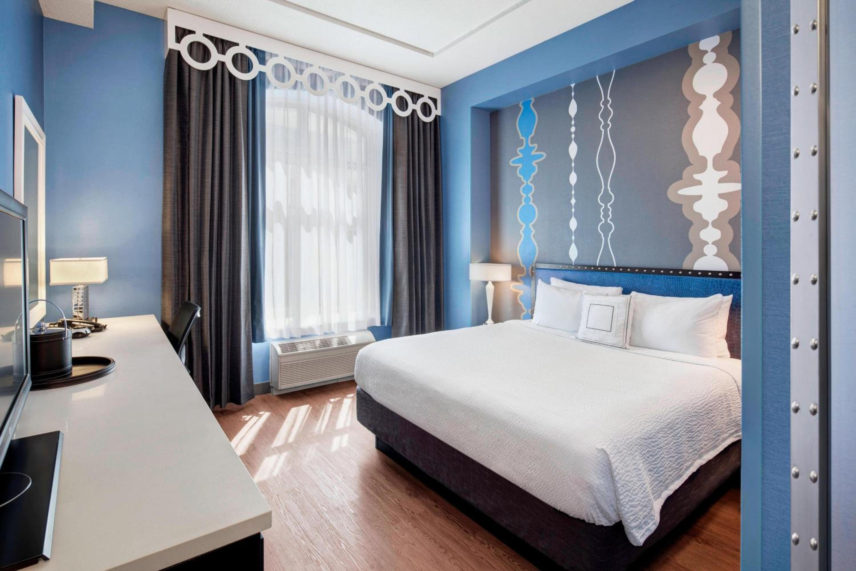 Chicago Vacations - Fairfield Inn and Suites Chicago Downtown/ Magnificent Mile - Property Image 15