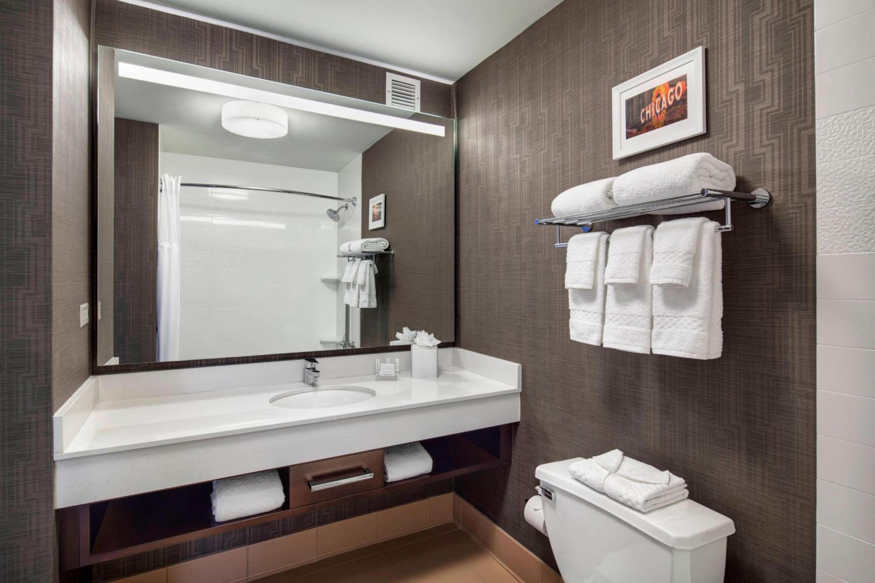 Chicago Vacations - Fairfield Inn and Suites Chicago Downtown/ Magnificent Mile - Property Image 13