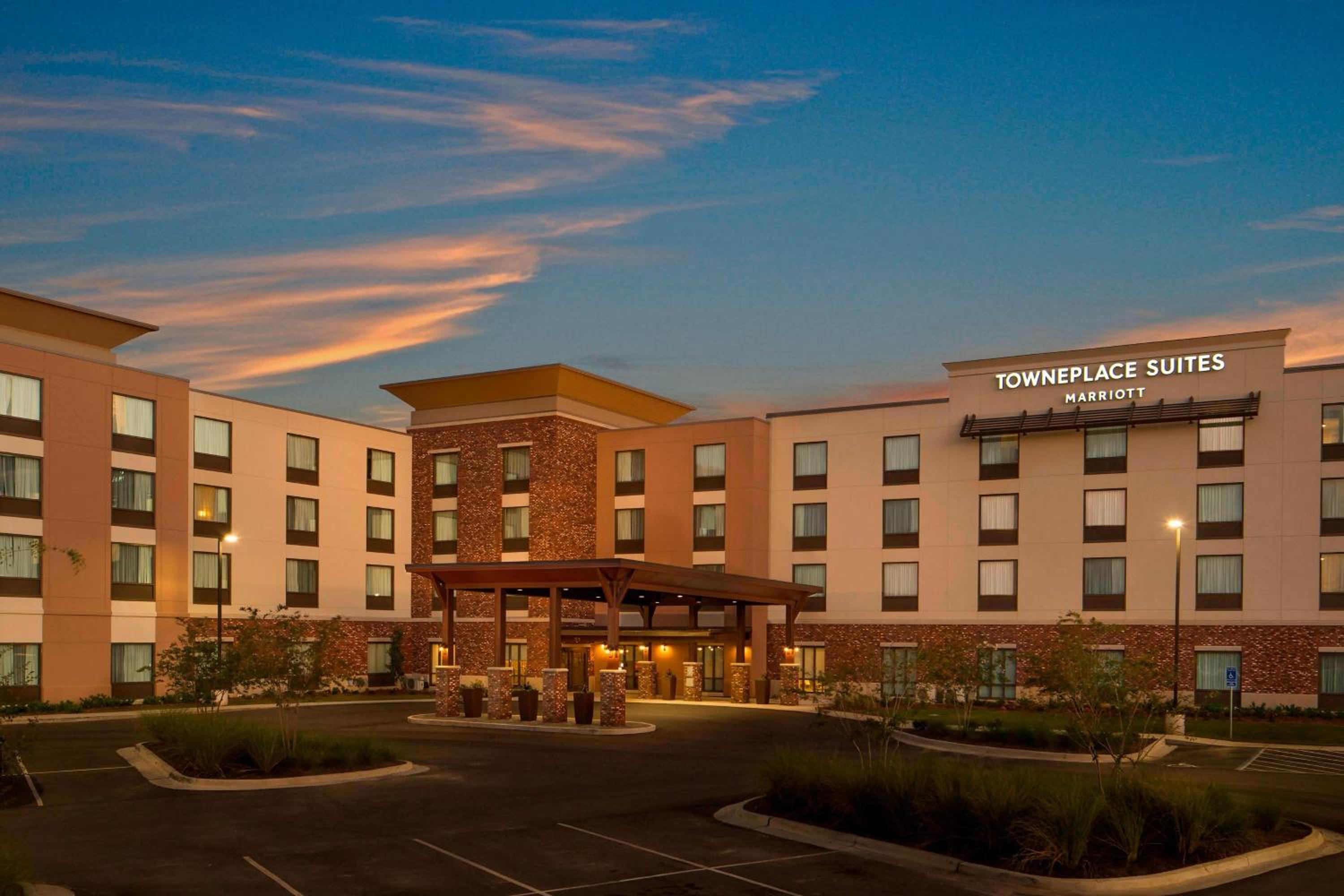 Hotel TownePlace Suites by Marriott Foley at OWA - Image 1