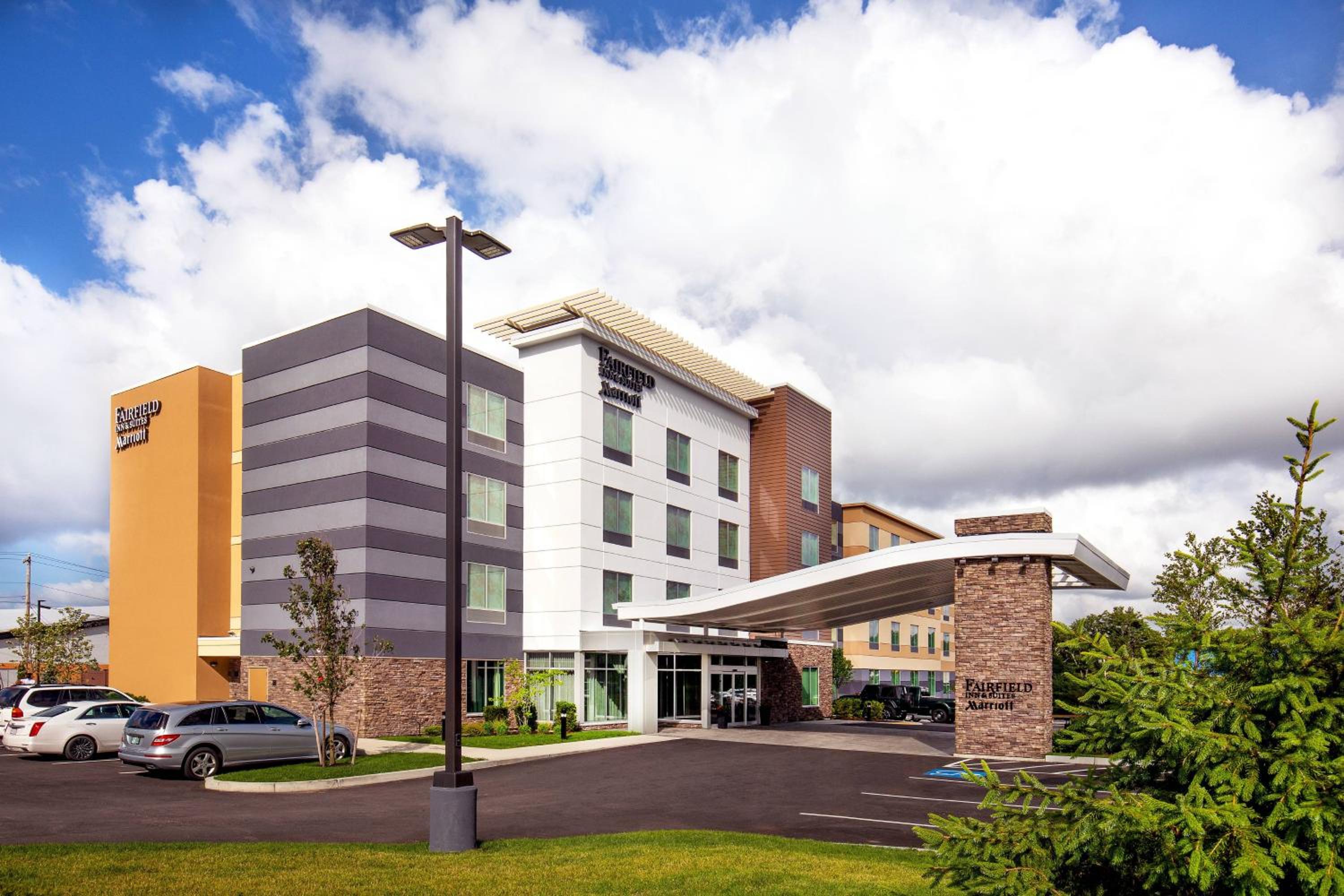 Hotel Fairfield Inn & Suites by Marriott Boston Walpole - Image 1