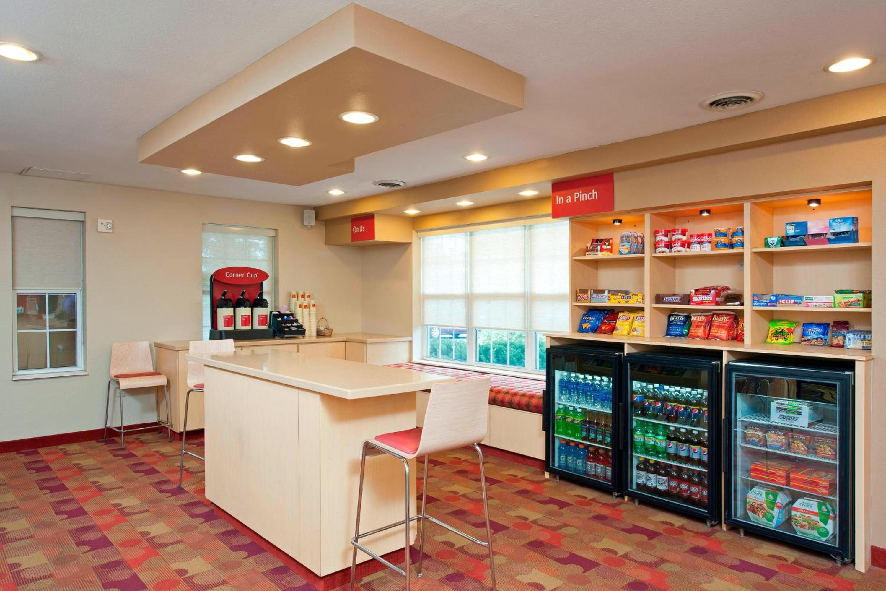 Bloomington Vacations - TownePlace Suites by Marriott Bloomington - Property Image 2