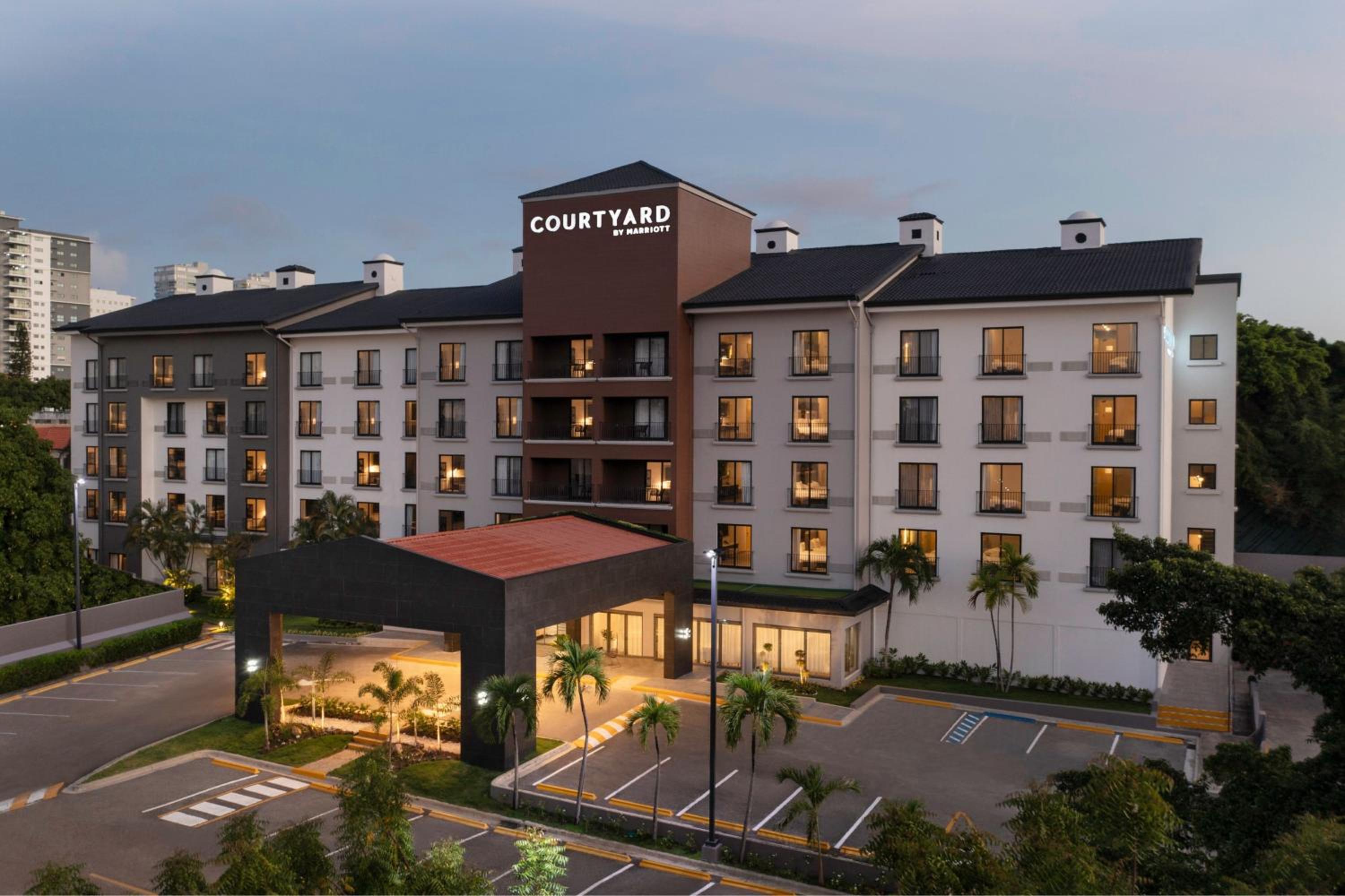 Courtyard by Marriott Santo Domingo - Property Image 1