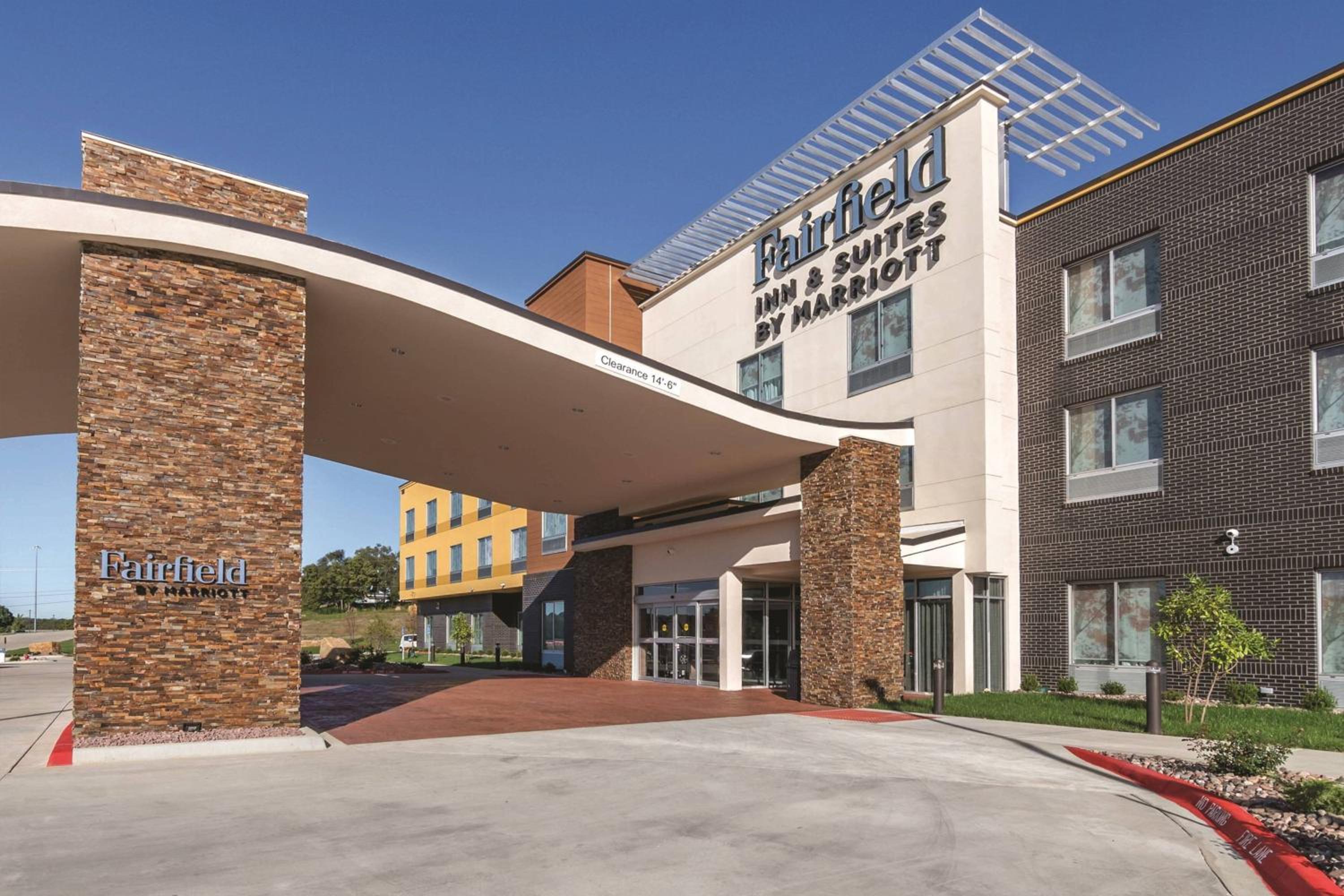 Hotel Fairfield Inn & Suites by Marriott Kansas City Shawnee - Image 1