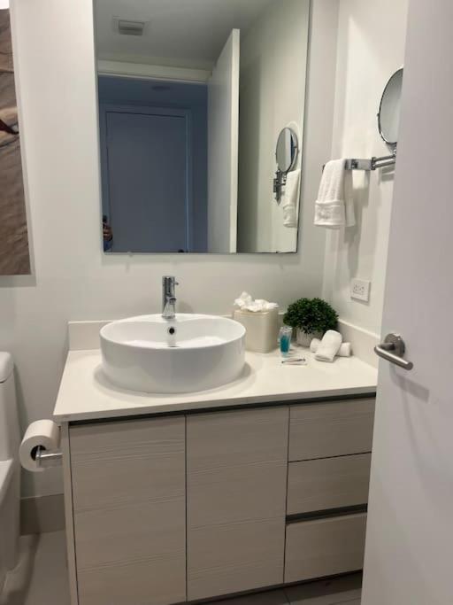 Studio BeachWalk, Ocean Breeze & 2 Full Beds view 4
