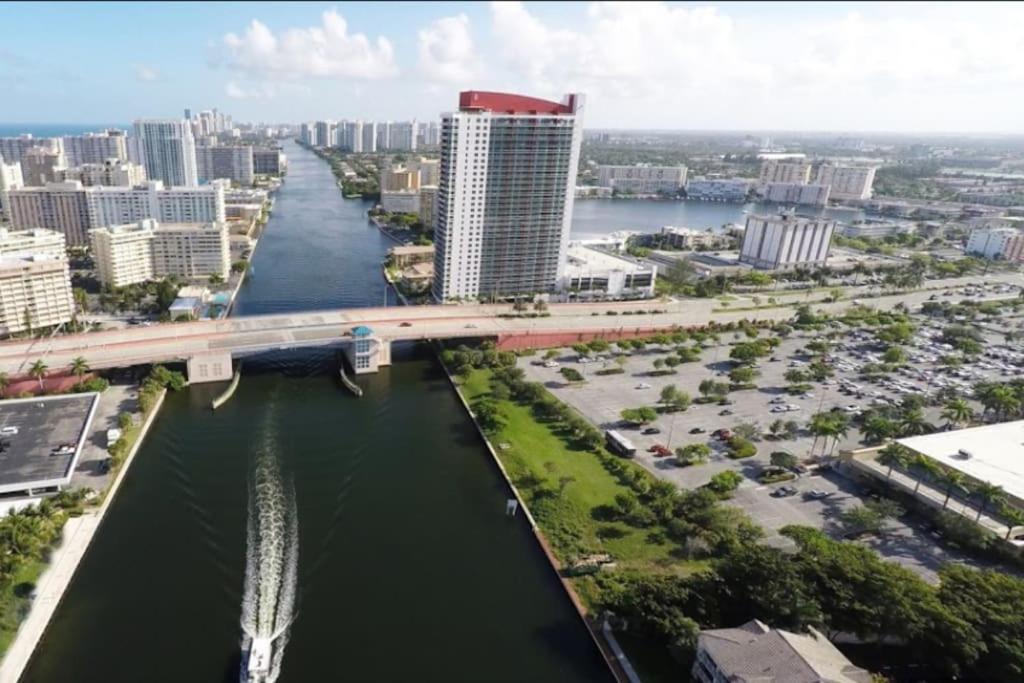 Studio BeachWalk, Ocean Breeze & 2 Full Beds view 5