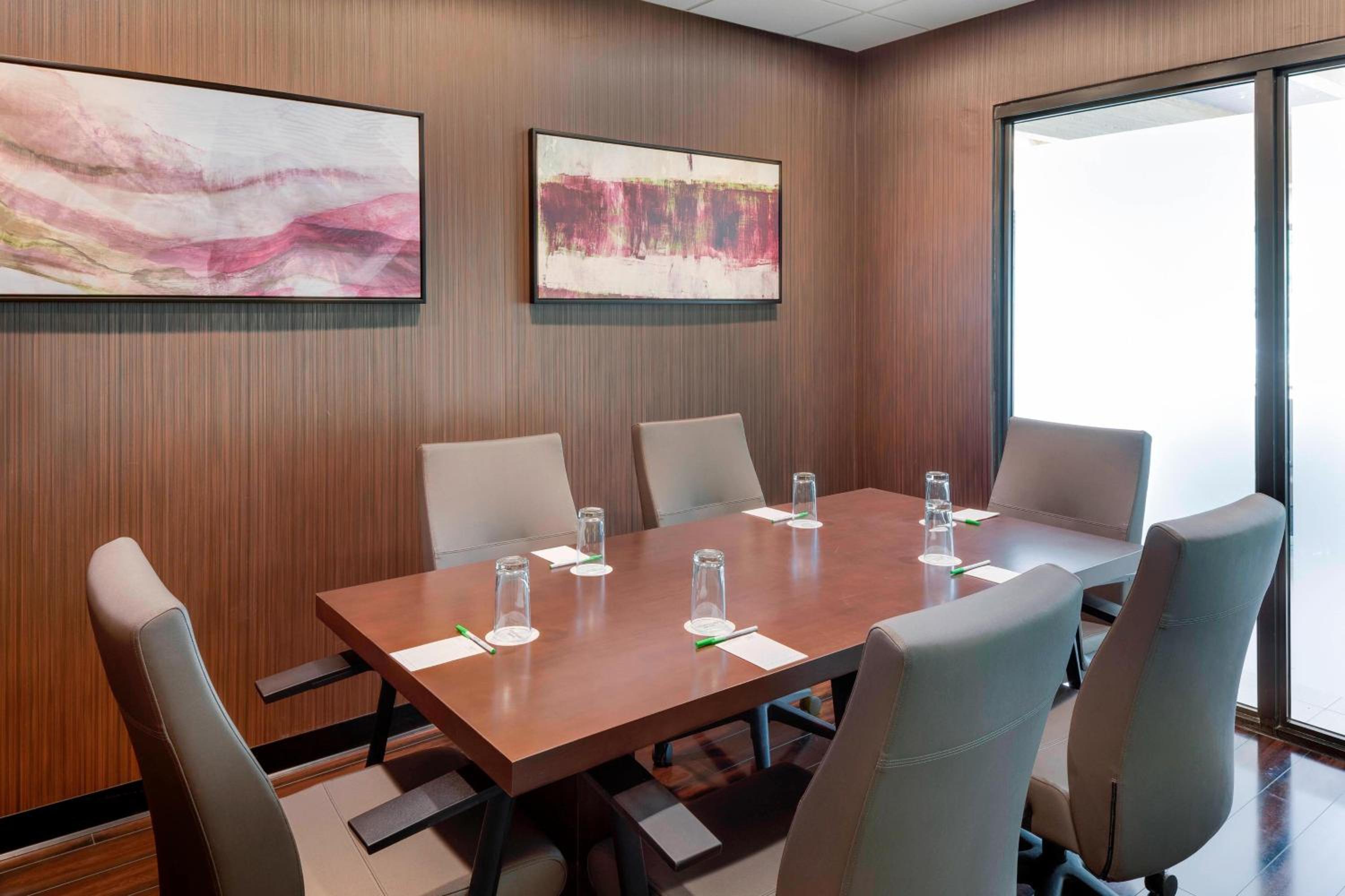 Portsmouth Vacations - Courtyard by Marriott Portsmouth - Property Image 3