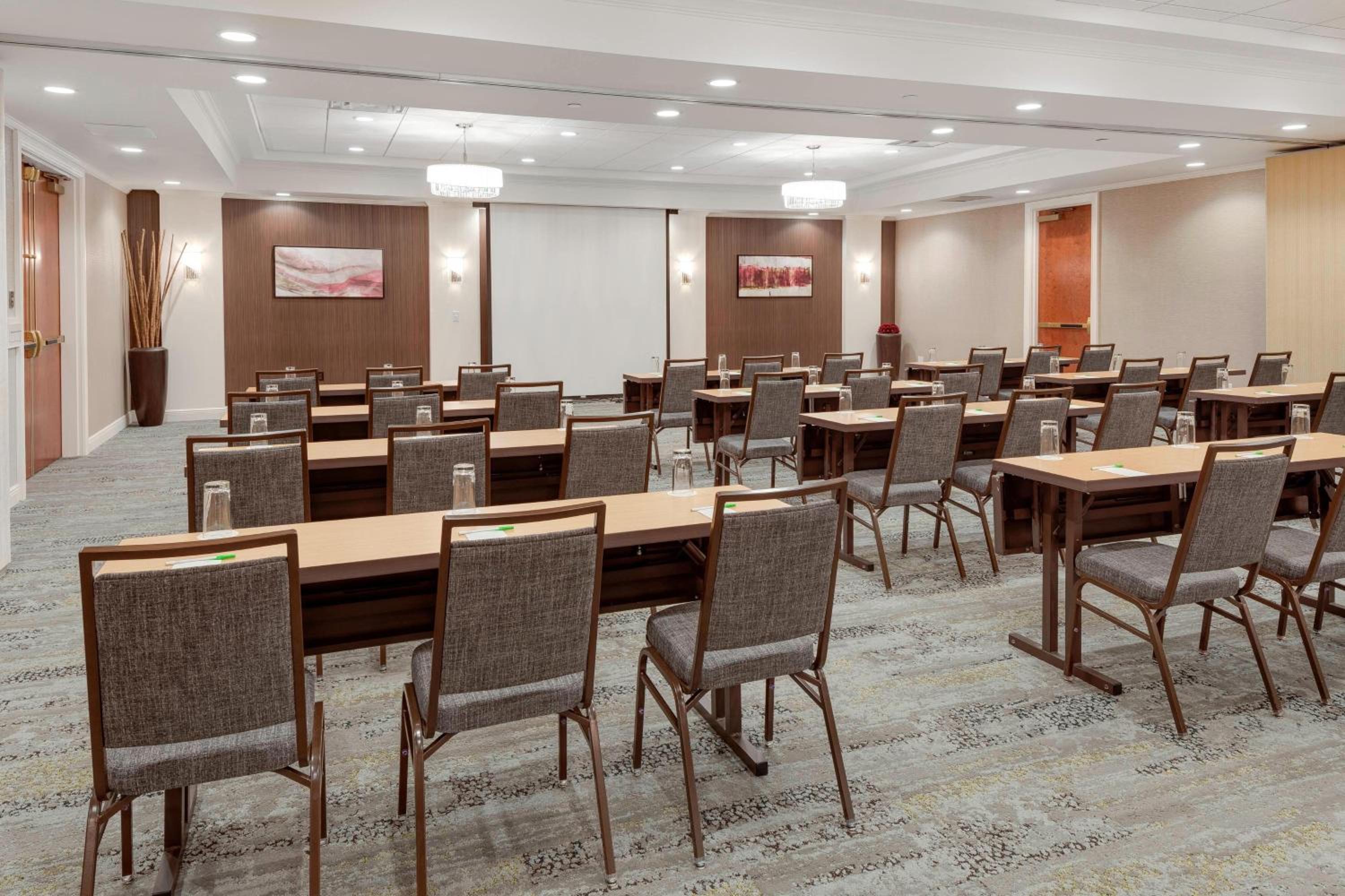 Portsmouth Vacations - Courtyard by Marriott Portsmouth - Property Image 2