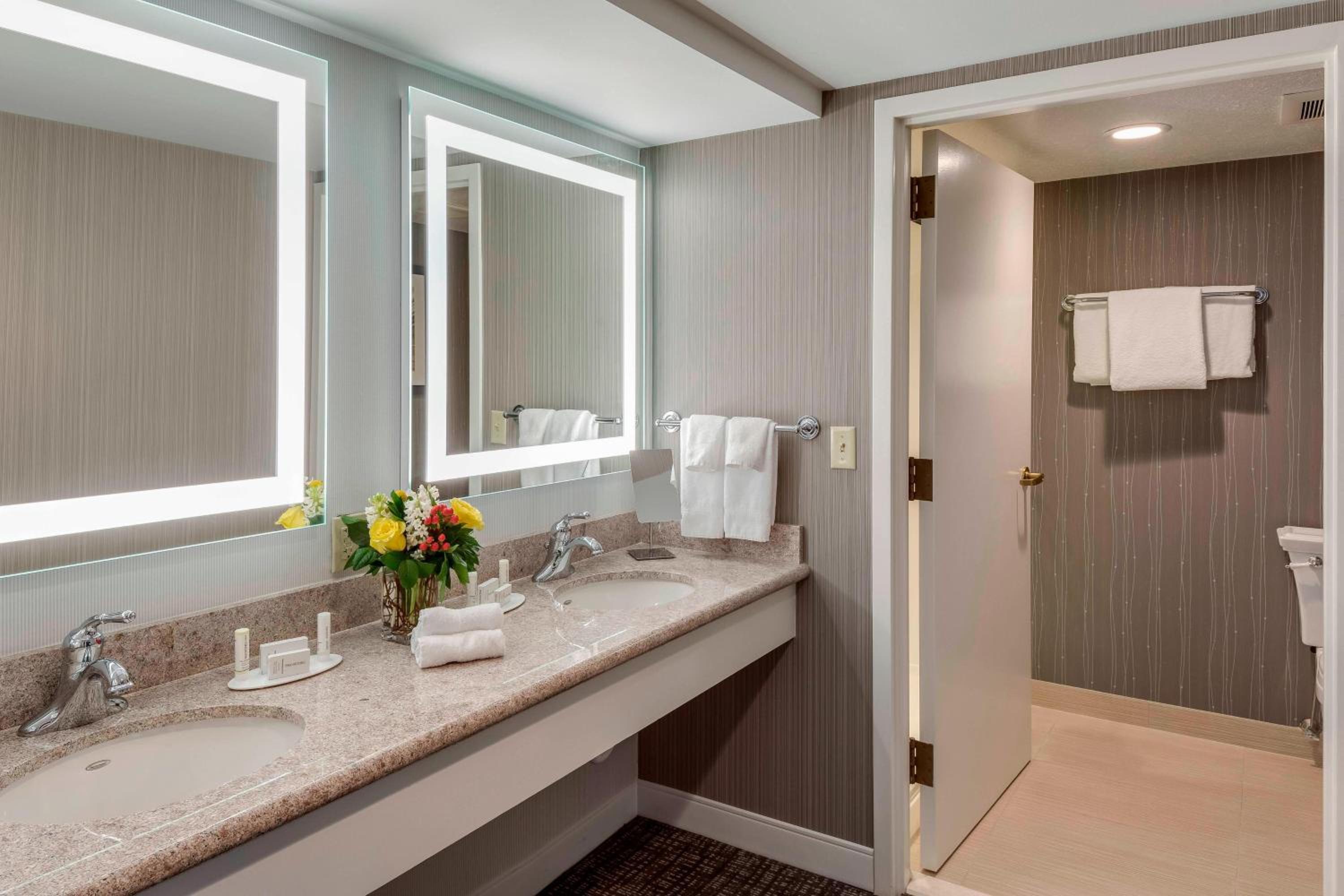 Portsmouth Vacations - Courtyard by Marriott Portsmouth - Property Image 13
