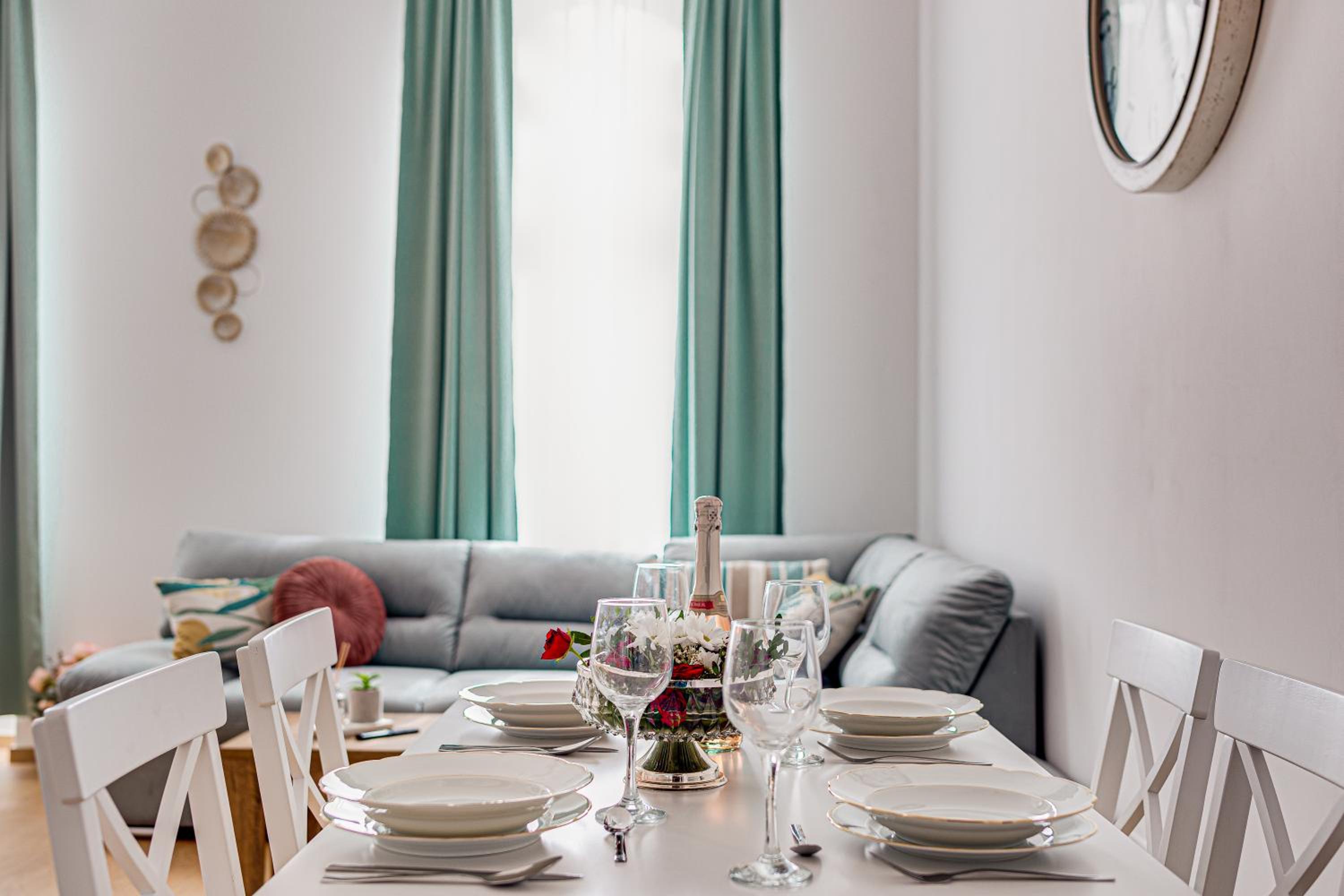 Old Town Luxurious Apartment