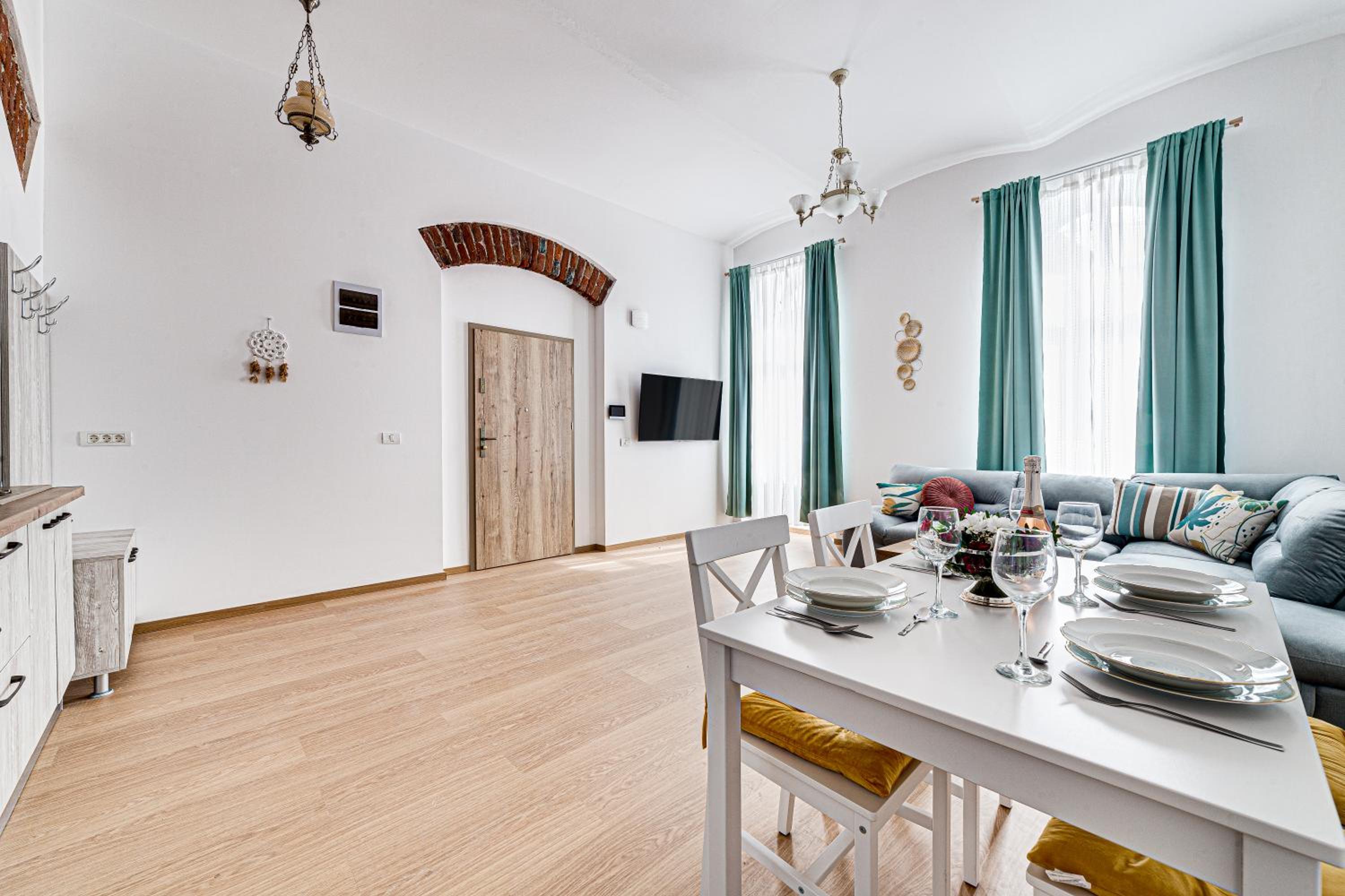 Old Town Luxurious Apartment