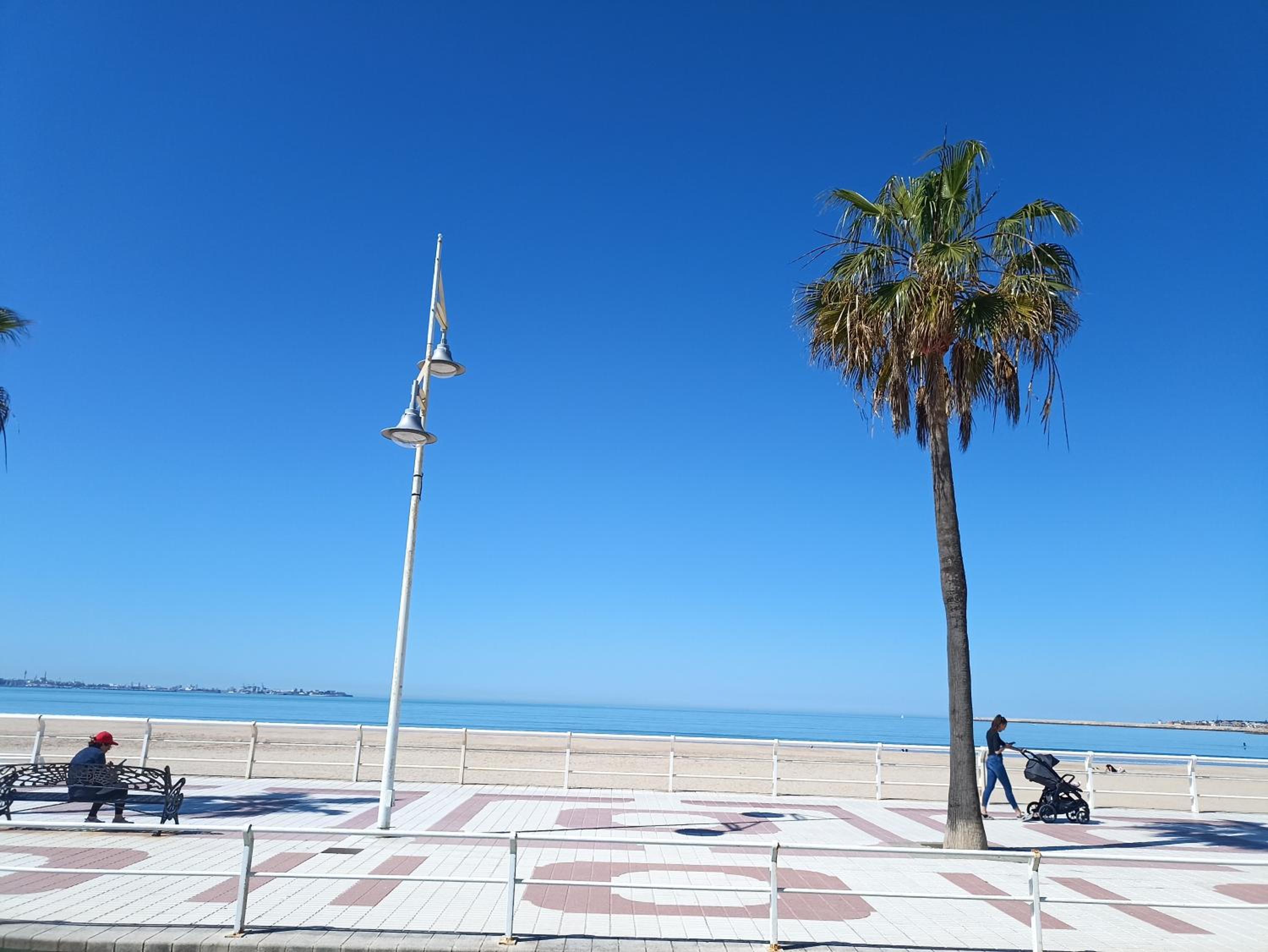Apartamento Bajo en Valdelagrana, Primera Línea de Playa