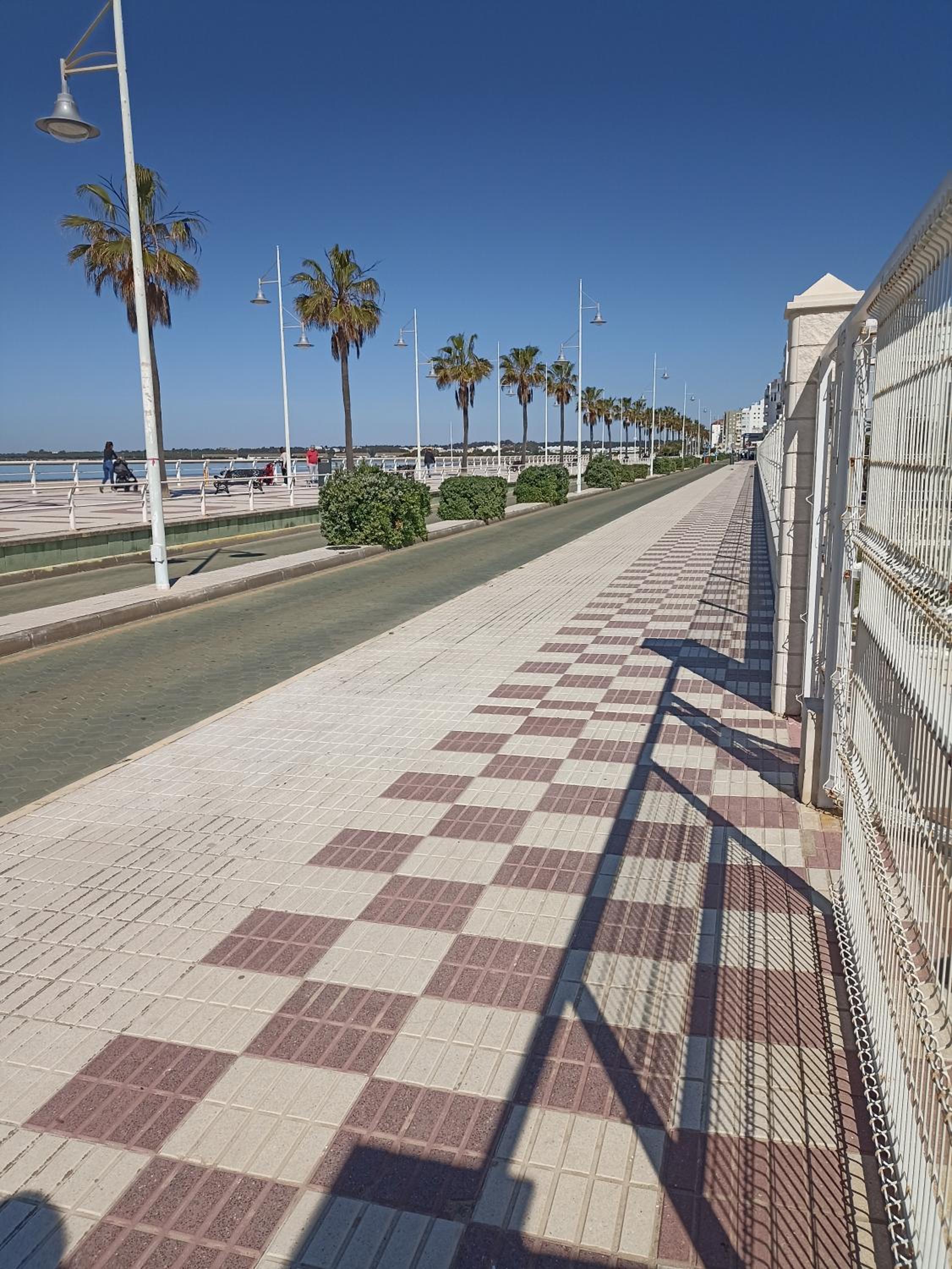 Apartamento Bajo en Valdelagrana, Primera Línea de Playa