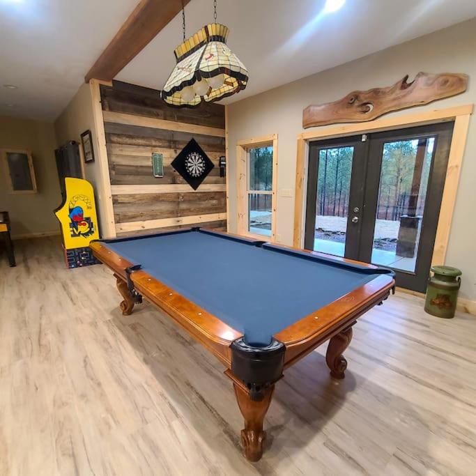 Secluded Dog Friendly Mountain Getaway Bar Hot Tub view 3