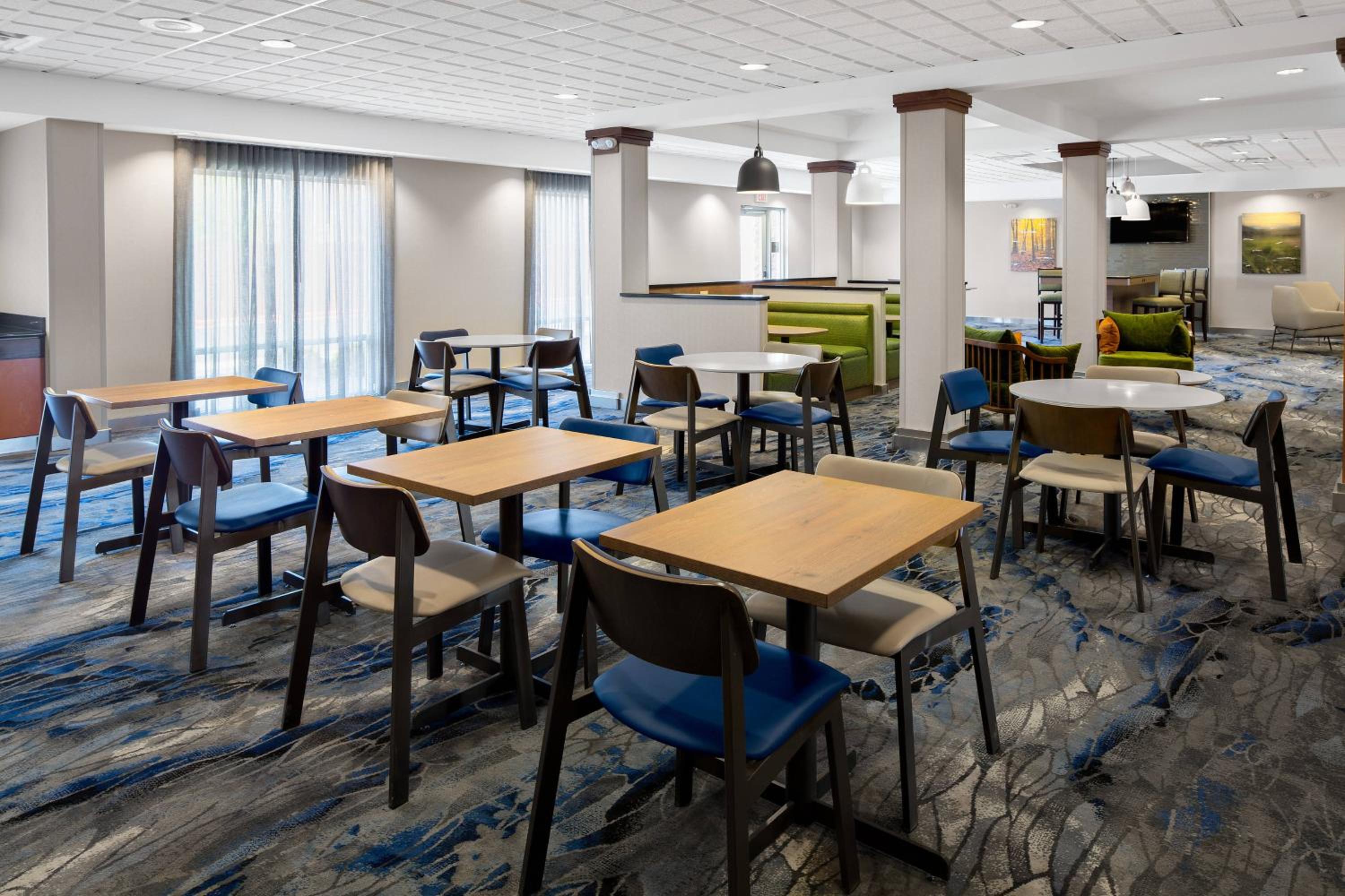 Hobbs Vacations - Fairfield Inn  Suites by Marriott Hobbs - Property Image 8