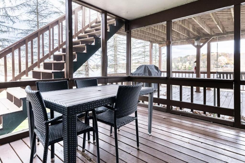 Waterfront Stagshead Lakehouse at Lake Arrowhead