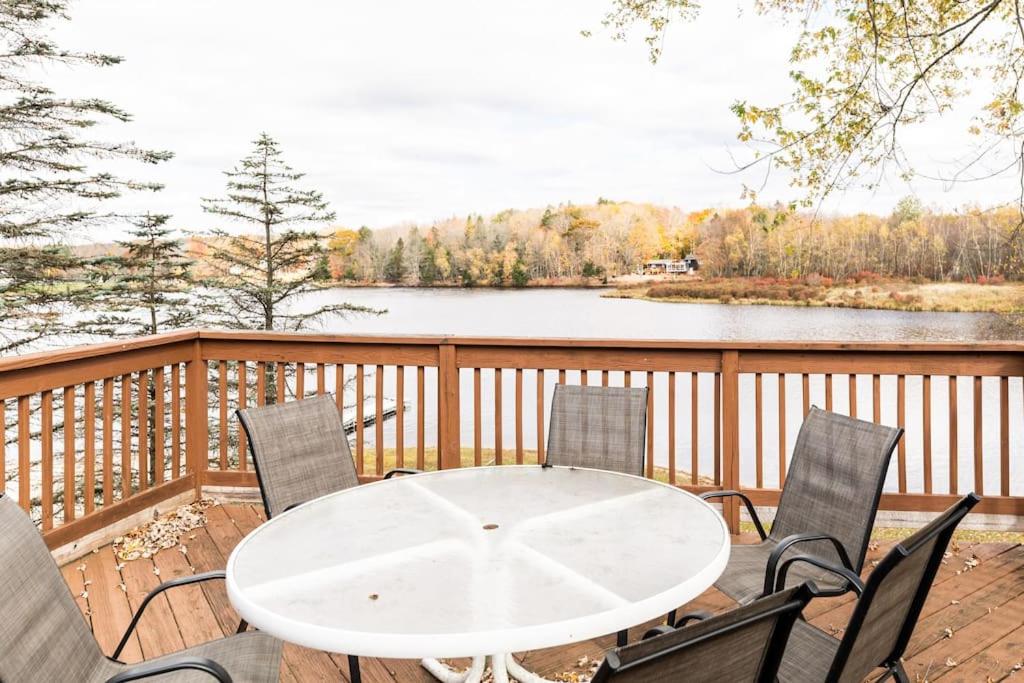 Waterfront Stagshead Lakehouse at Lake Arrowhead