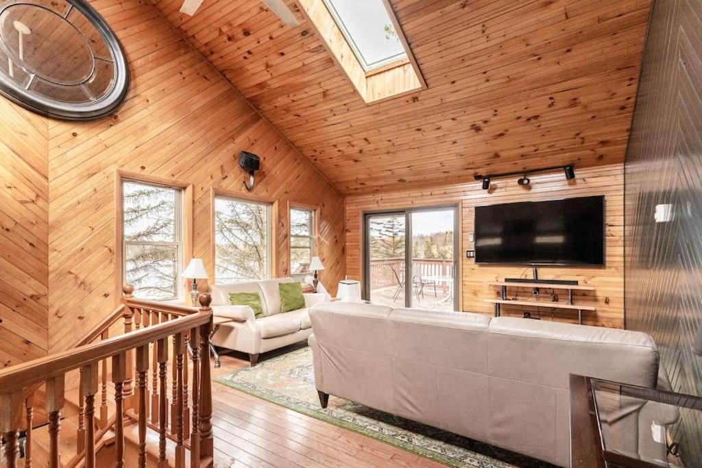 Waterfront Stagshead Lakehouse at Lake Arrowhead